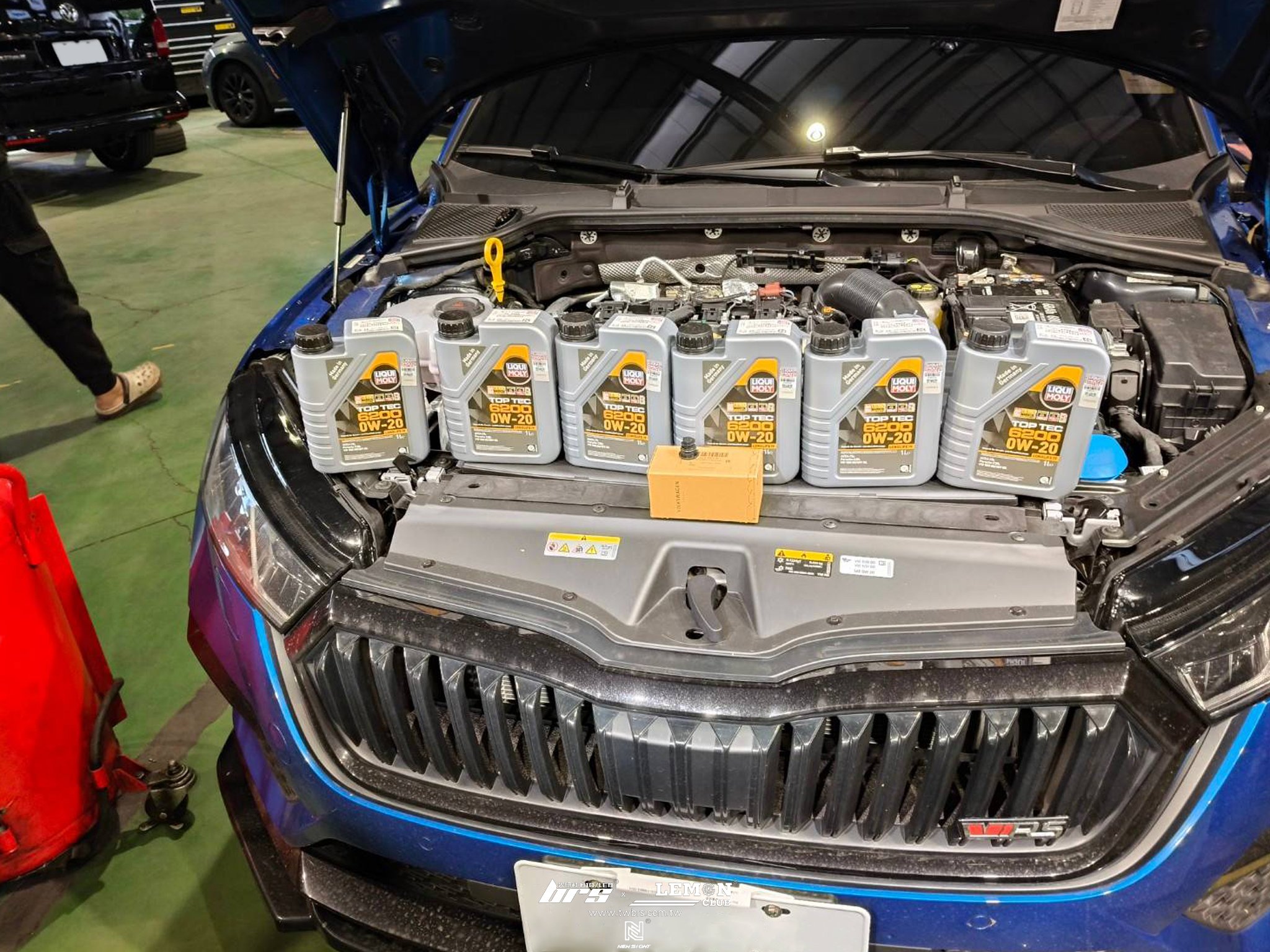 Skoda Octavia 保養 德國LIQUI MOLY 0W20頂級機油更換+原廠機油芯更換+原廠洩油螺絲+墊片更換