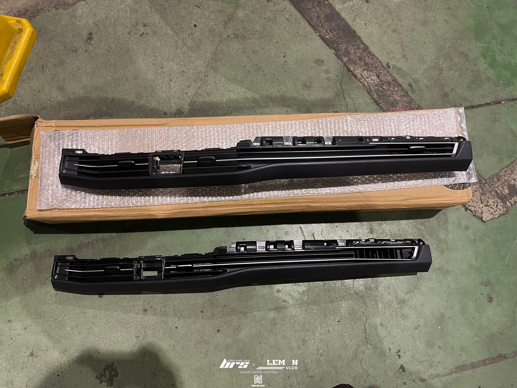 Volkswagen Golf 8 GTI 安裝 儀表台冷氣出風口總成