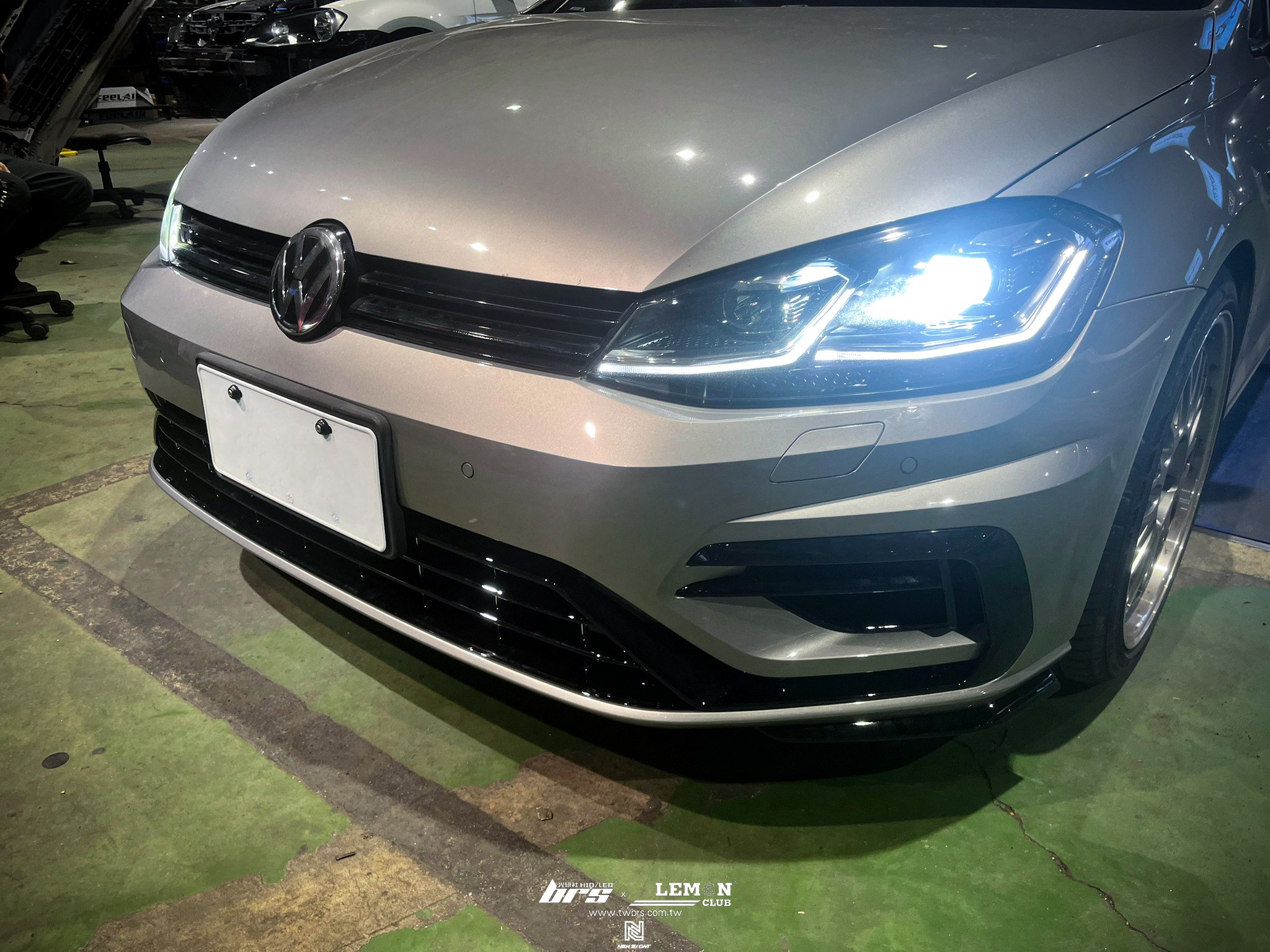 Volkswagen Golf 7.5 安裝 7.5R式樣前保桿+附換檔撥片觸碰方向盤+原廠方向盤氣囊