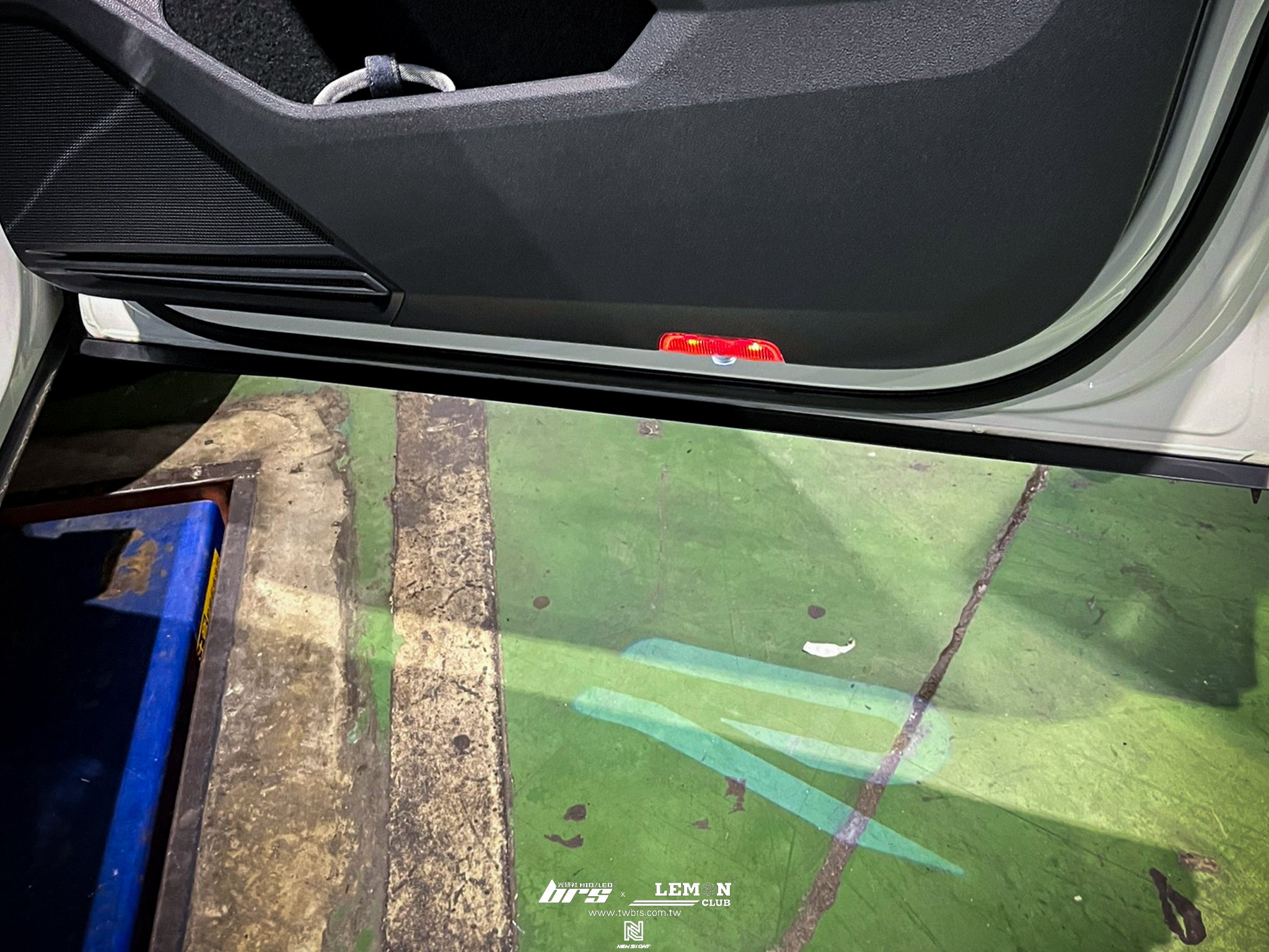 Volkswagen New Tiguan 安裝 投射式門邊燈(新R標)+專用後視鏡流水LED方向燈