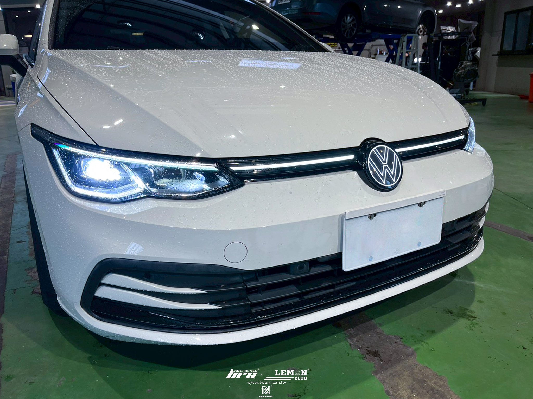Volkswagen Golf 8 安裝 發光廠徽