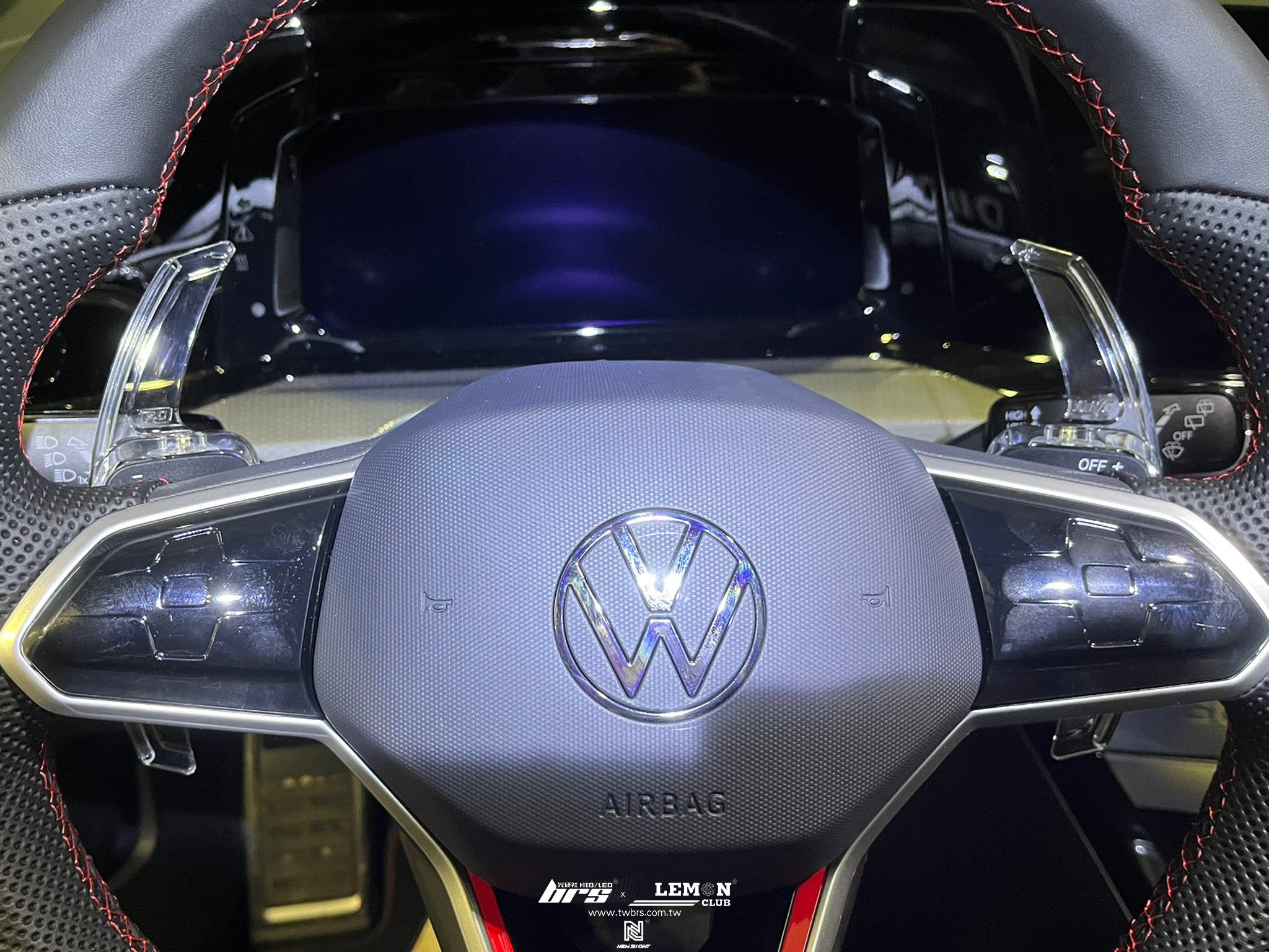 Volkswagen Golf 8 安裝 Leyo透明換檔撥片