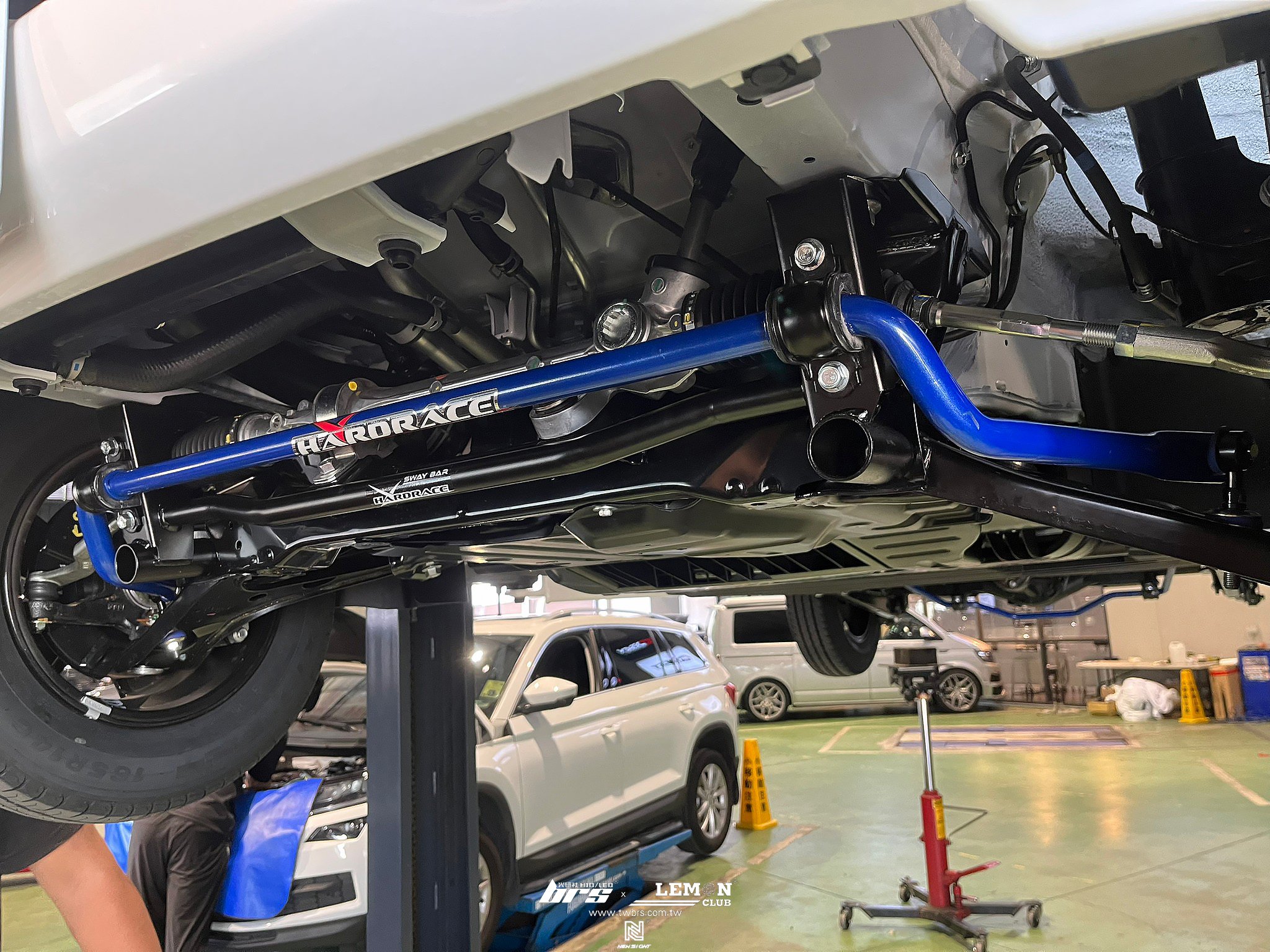 Toyota Town Ace 安裝 K&N高流量空氣濾芯+D1 Spec油門加速器+HARDRACE 煞車總泵頂桿+Hardrace前後防傾桿+Hardrace前下鋁合金護板