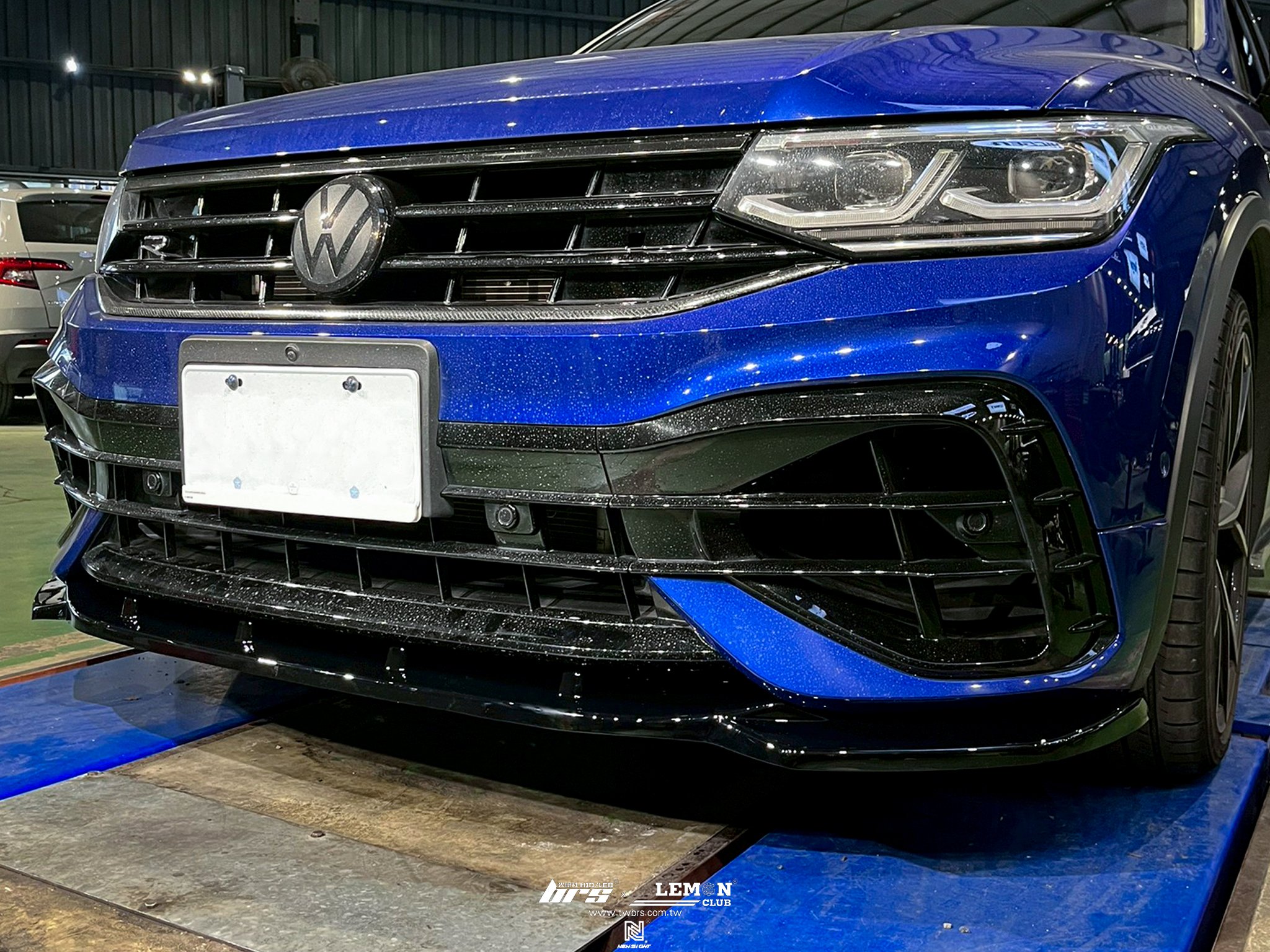 Volkswagen New Tiguan R 安裝 類MAX前下巴