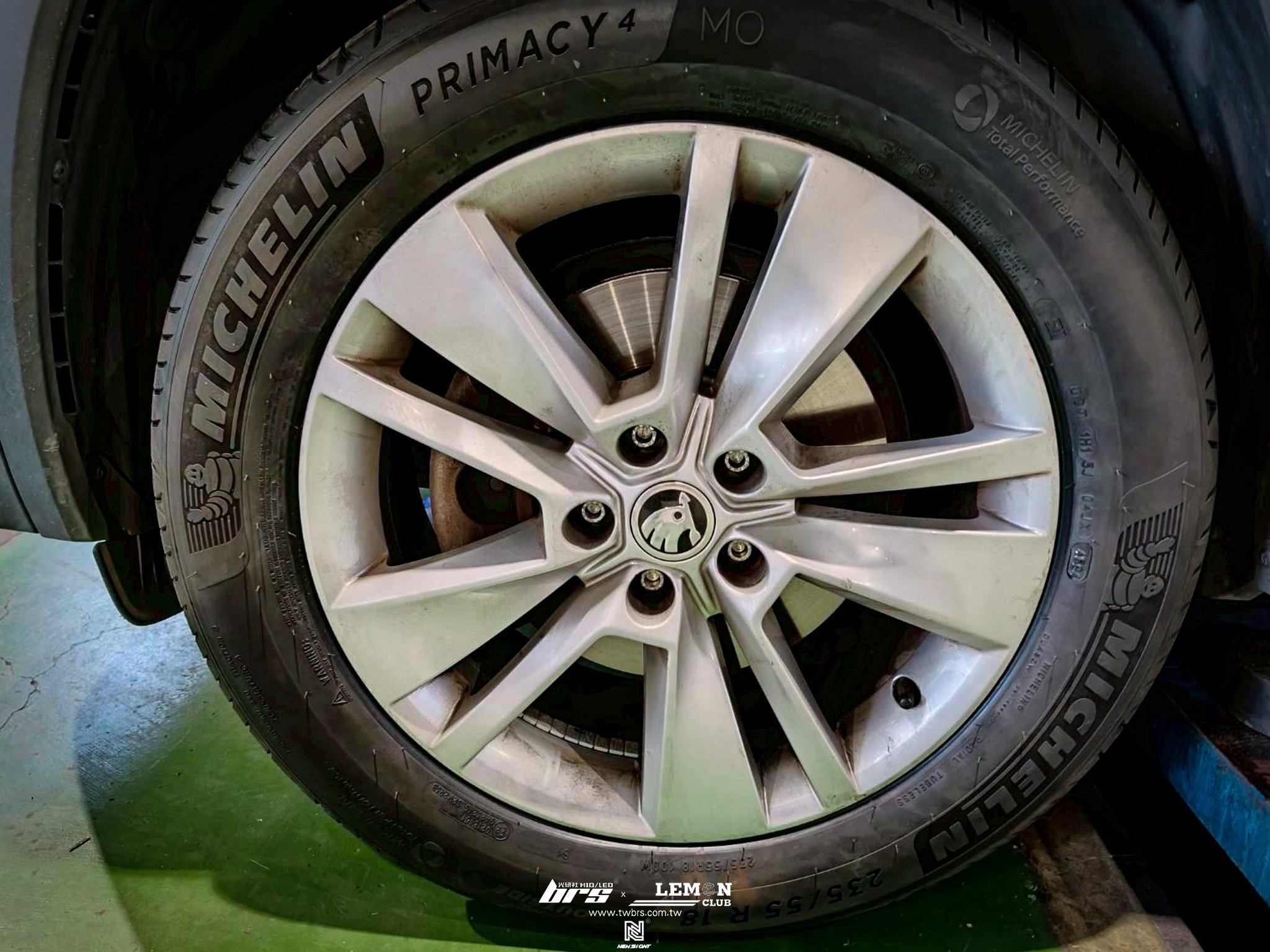 Skoda Kodiaq 保養 德國Rheinol萊茵機油5W30更換+原廠機油芯更換+原廠洩油螺絲+墊片更換+MICHELIN P4 235/55/18輪胎