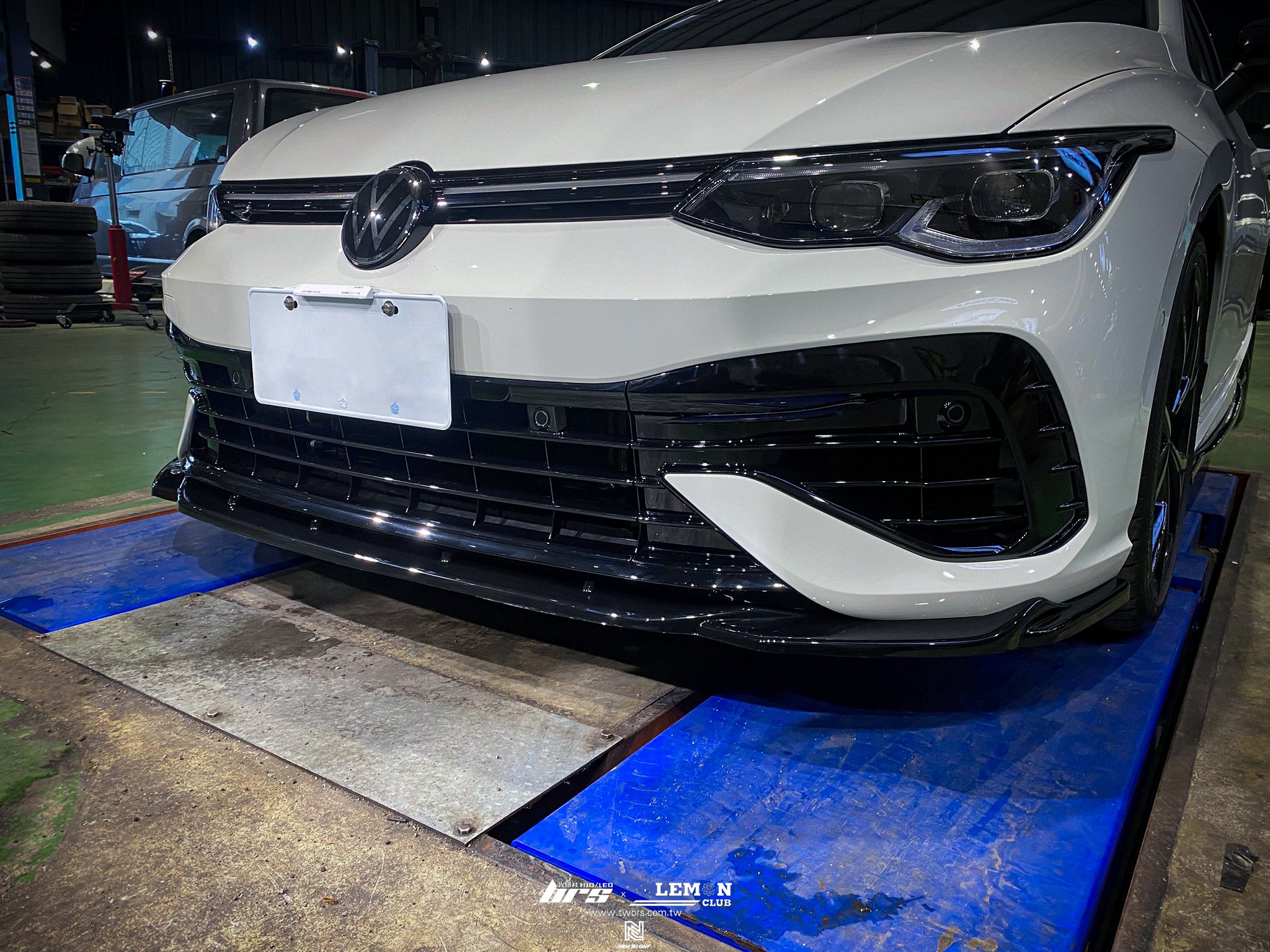 Volkswagen Golf 8 R 安裝 類MAX前下巴+類MAX側裙-V1