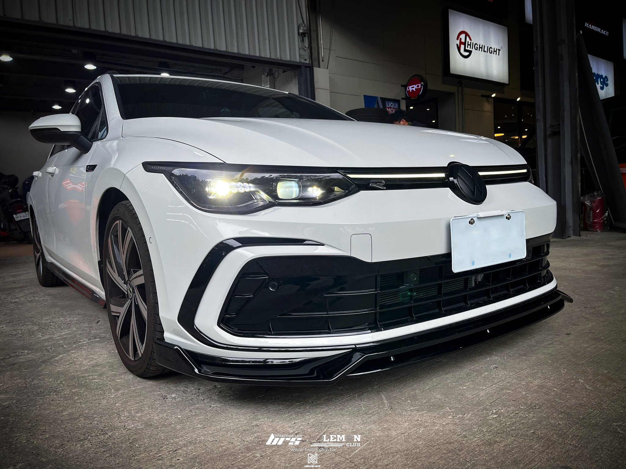 Volkswagen Golf 8 Variant 安裝 RZ款鋼琴黑前下巴