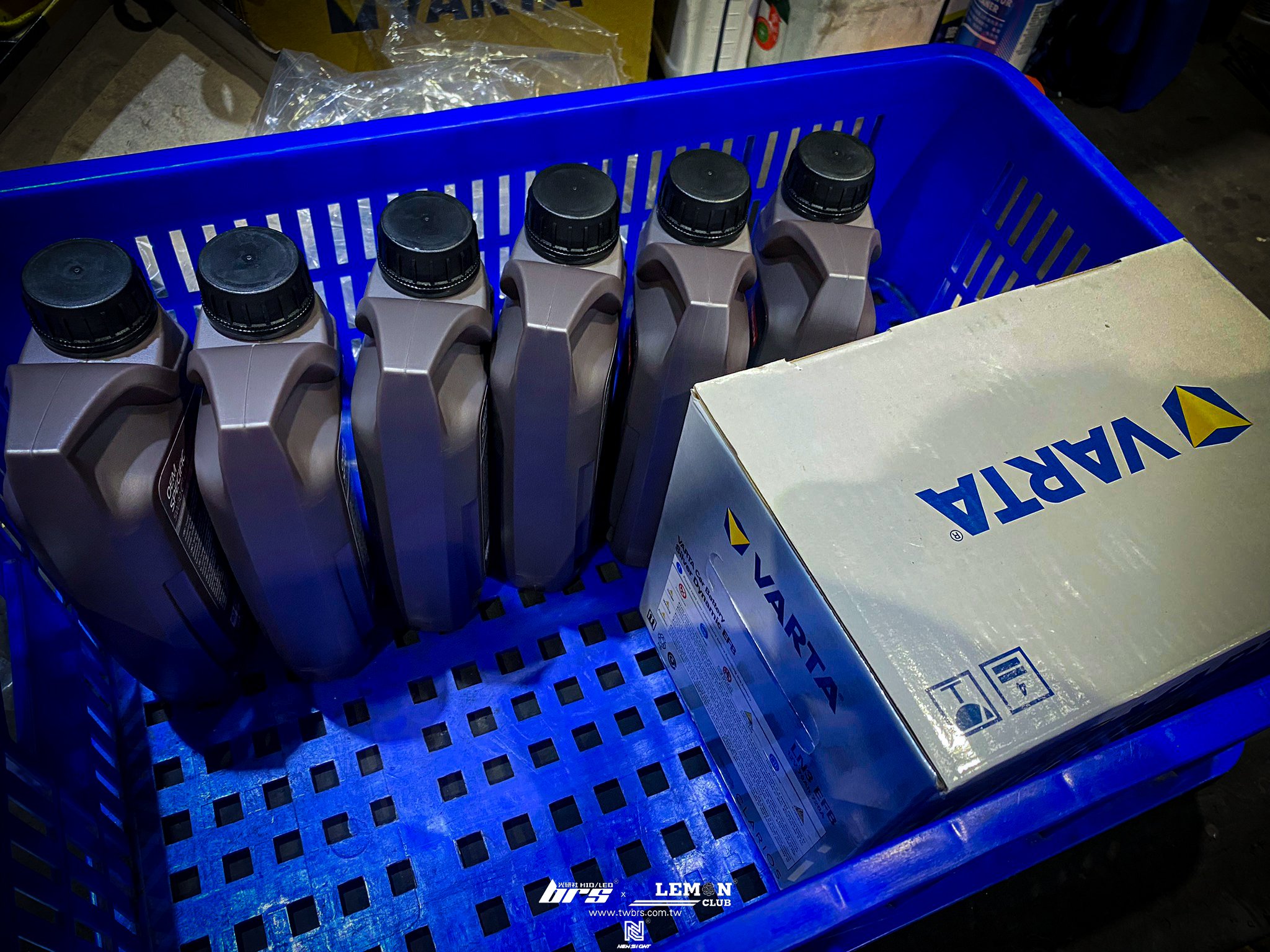 Skoda Octavia 保養 Champion OEM Specific 5W30機油更換+原廠機油芯更換+韓國VARTA LN3 70AH電瓶更換