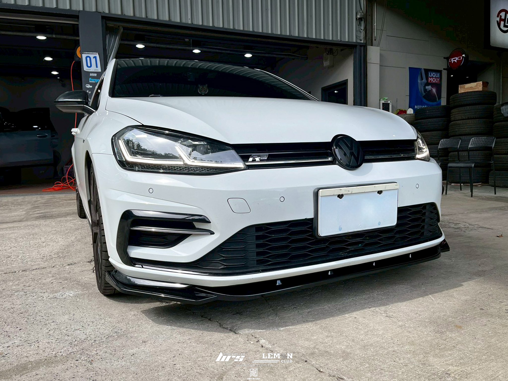 Volkswagen Golf 7.5 R-Line 安裝 副廠三件式前下巴