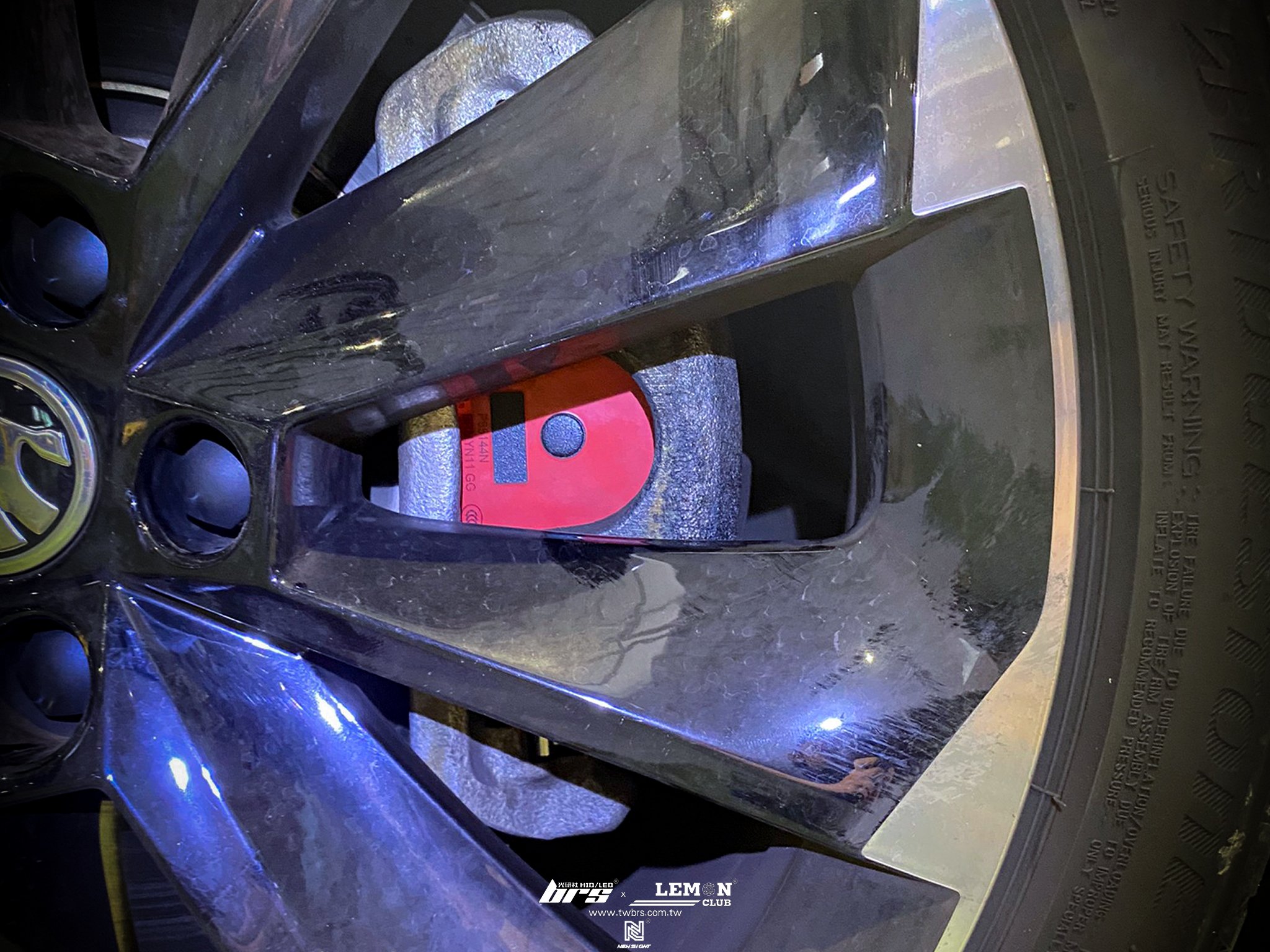 Skoda Superb 安裝 前Brembo來令片(紅皮)