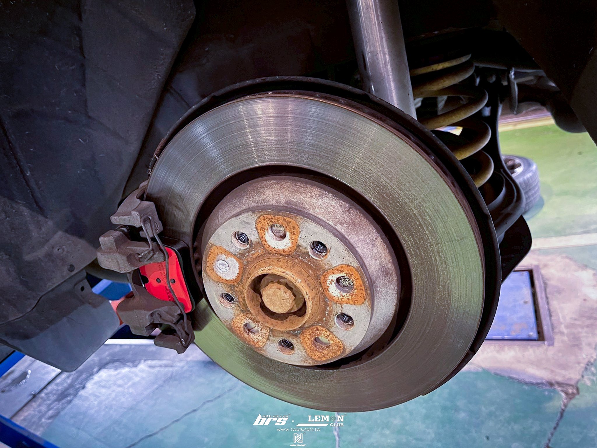 Skoda Superb 安裝 前Brembo來令片+後Brembo來令片+16吋後雨刷