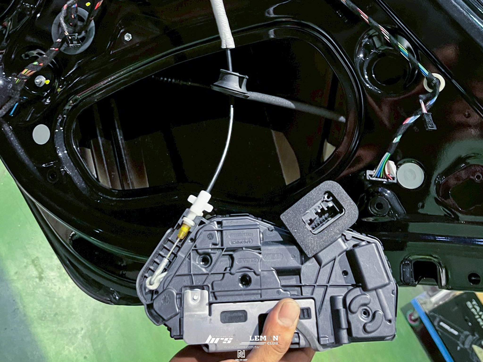 Skoda Superb 安裝 原廠右後門六角鎖