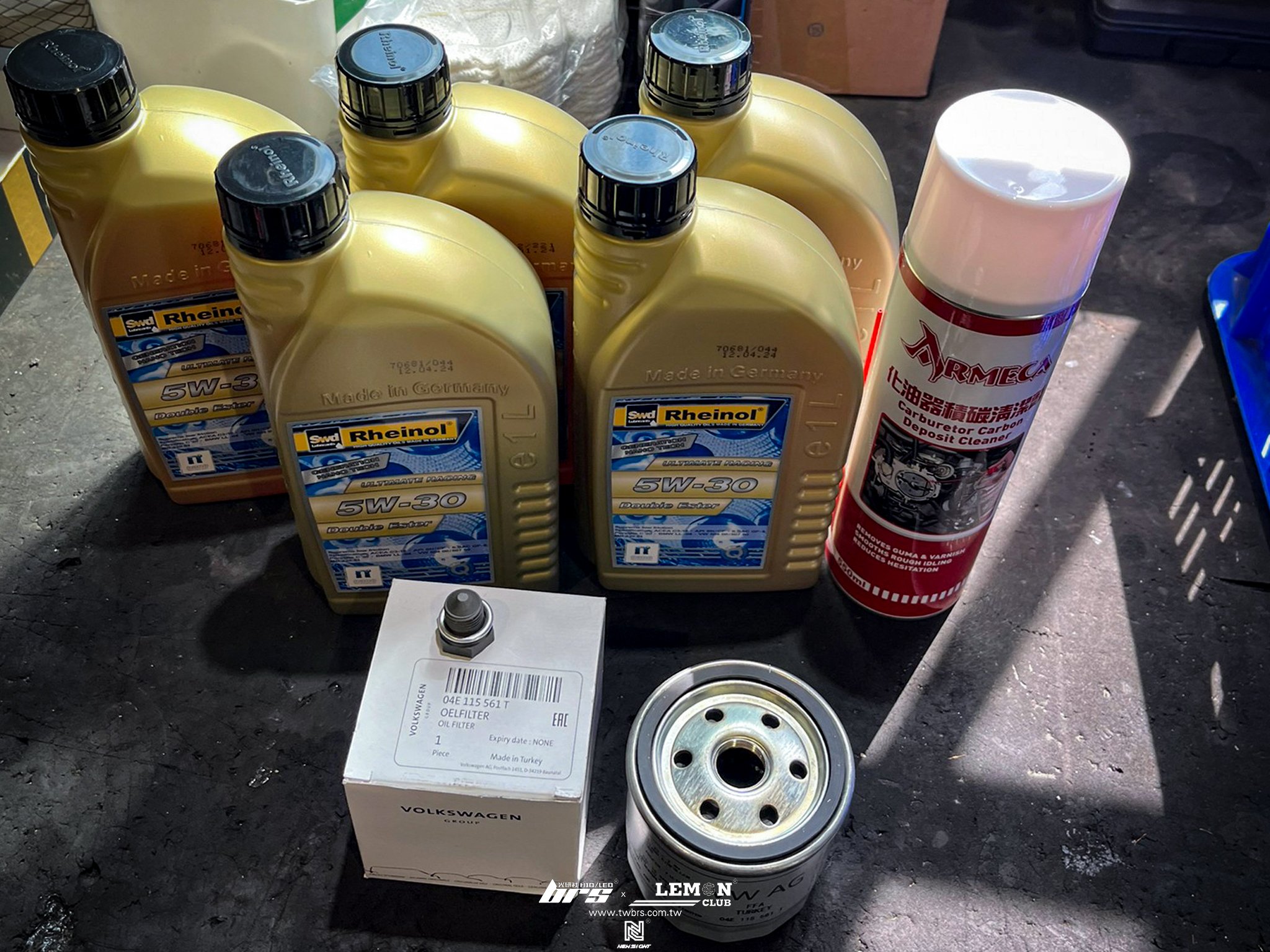 Skoda Octavia 保養 德國Rheinol萊茵機油5W30更換+原廠機油芯更換+原廠洩油螺絲+墊片更換