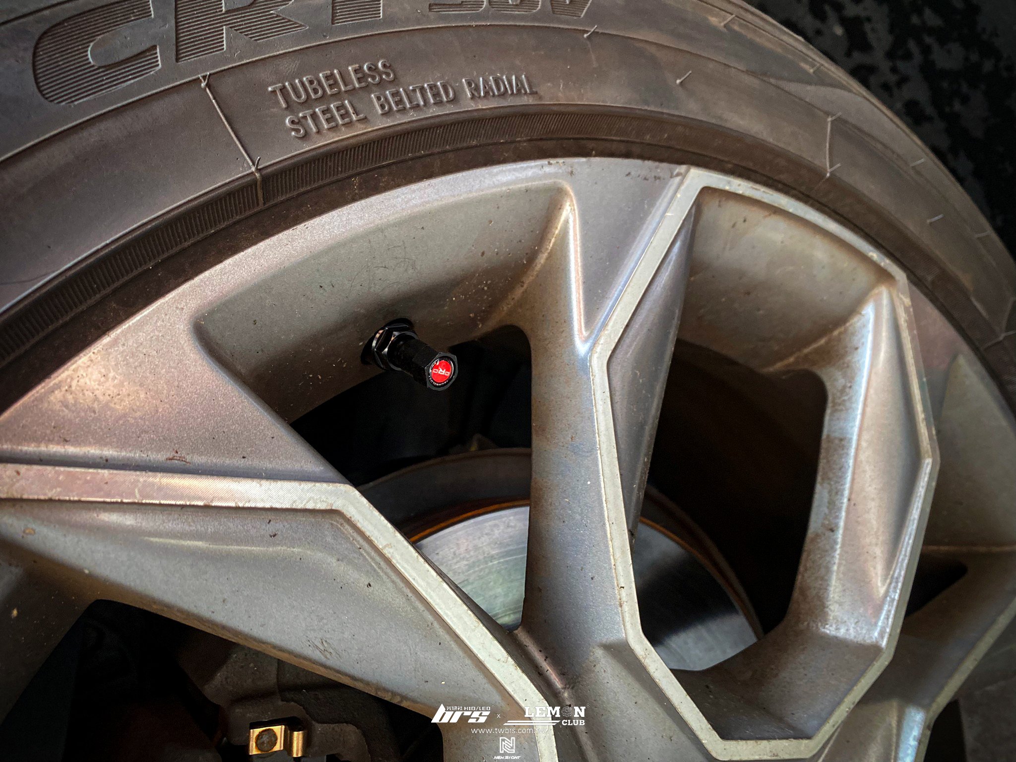 Skoda Karoq 安裝 原廠直接式胎壓系統搭配ORO金屬黑氣嘴