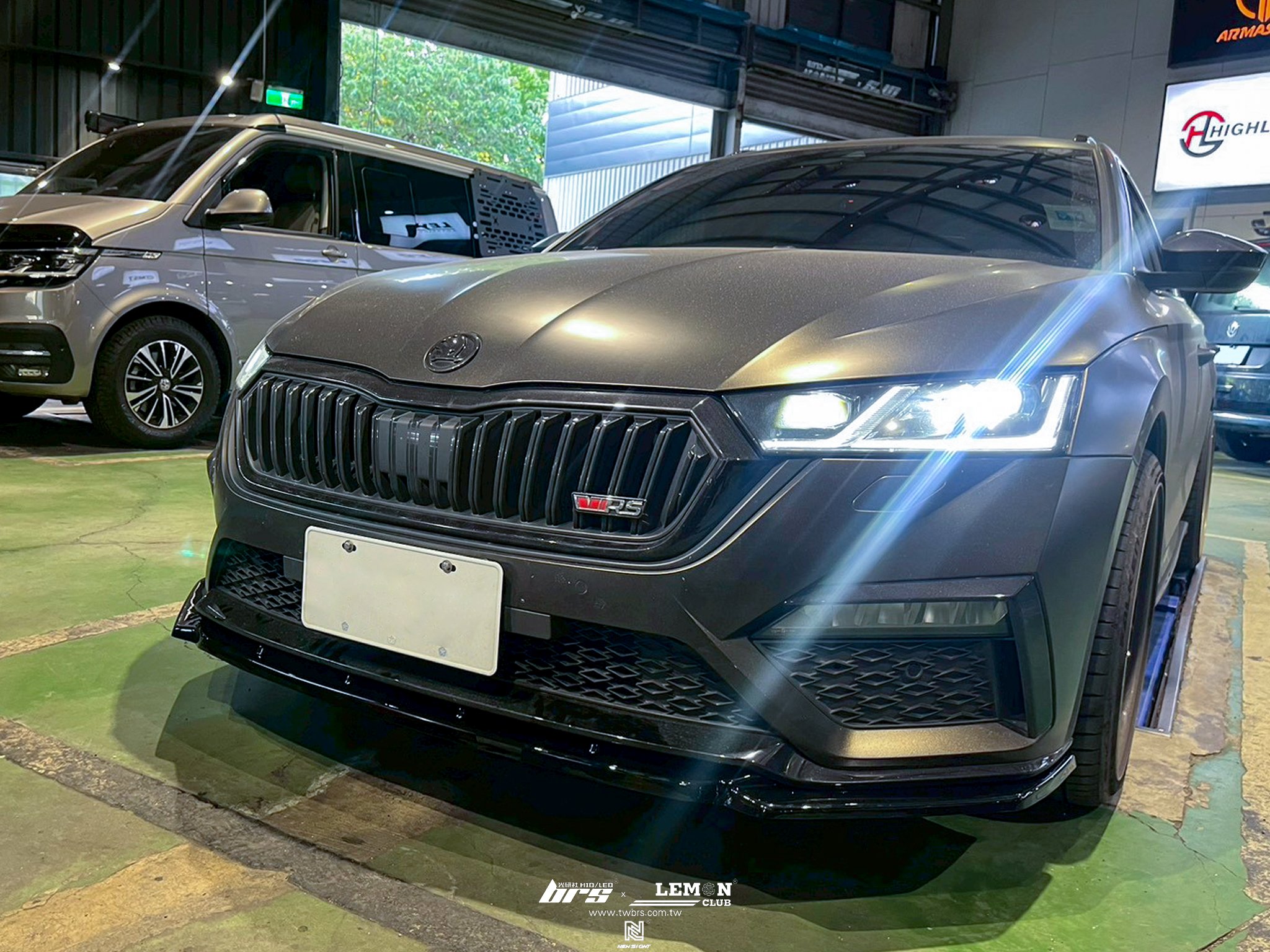 Skoda Octavia MK4 RS 安裝 類MAX前下巴-V3