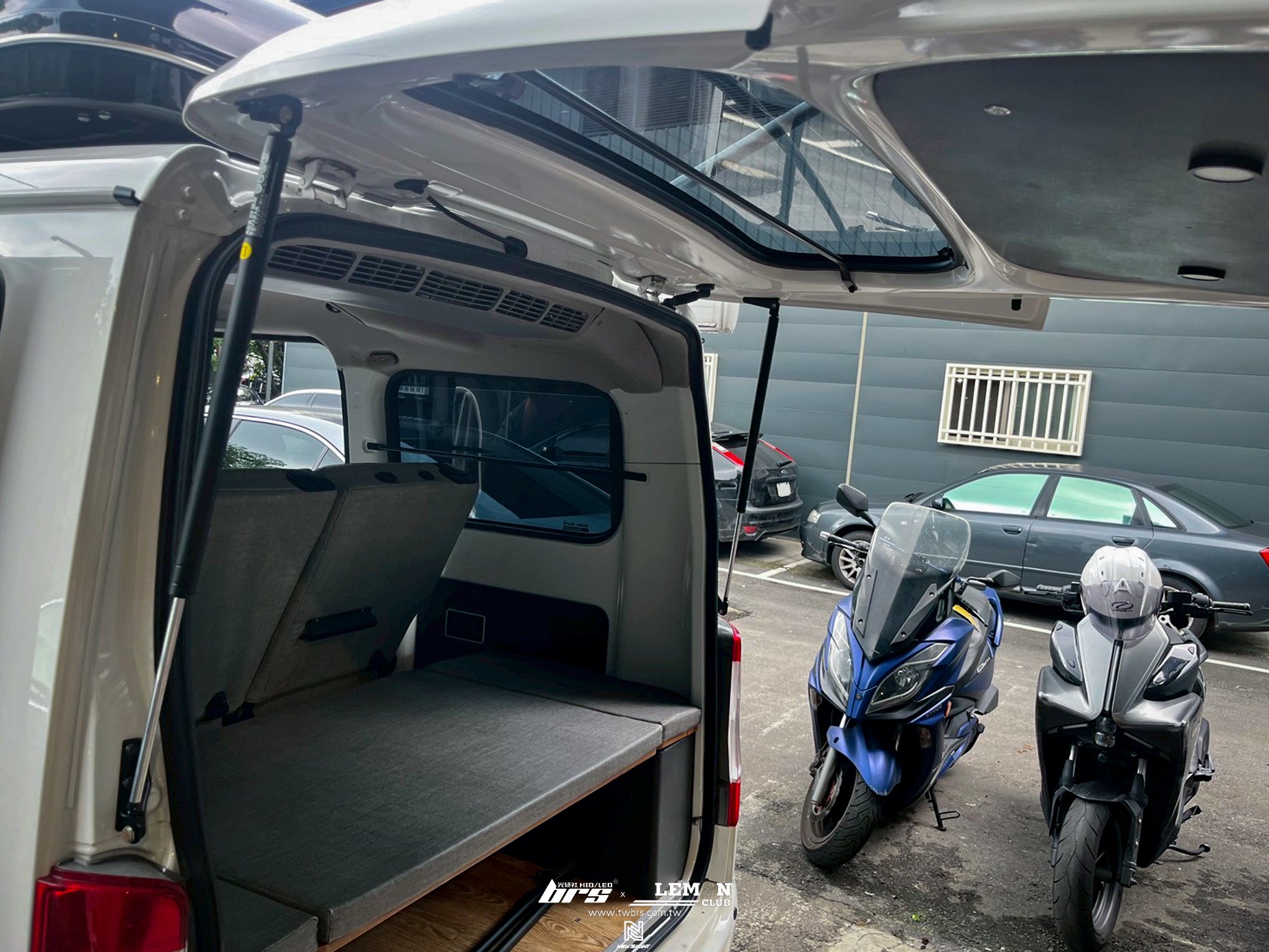 Toyota Town Ace 安裝 後車廂加強撐桿