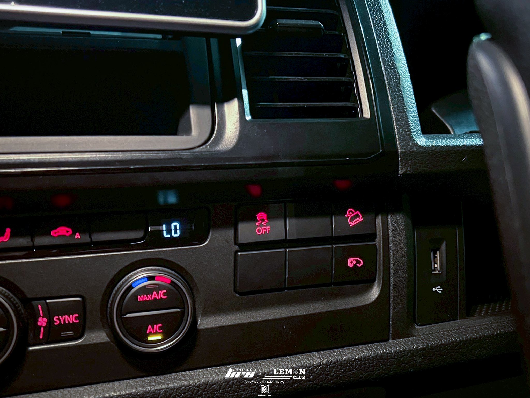 Volkswagen T6 安裝 原廠電吸中門套件+原廠下坡輔助按鍵(HDC)+原廠防滑按鍵(ESP)+LUFI四代全液晶OBD多功能儀表