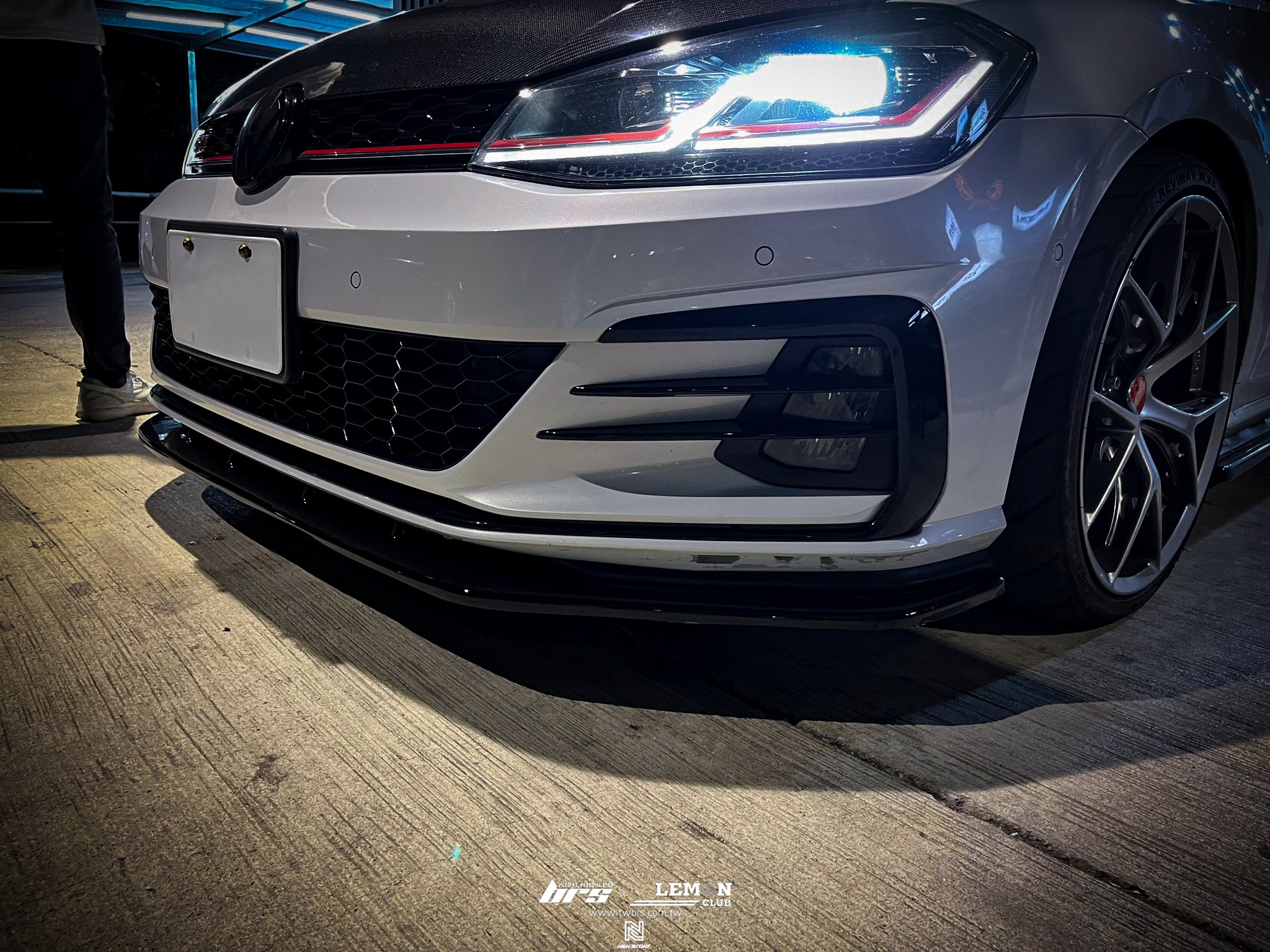 Volkswagen Golf 7.5 安裝 類MAX前下巴