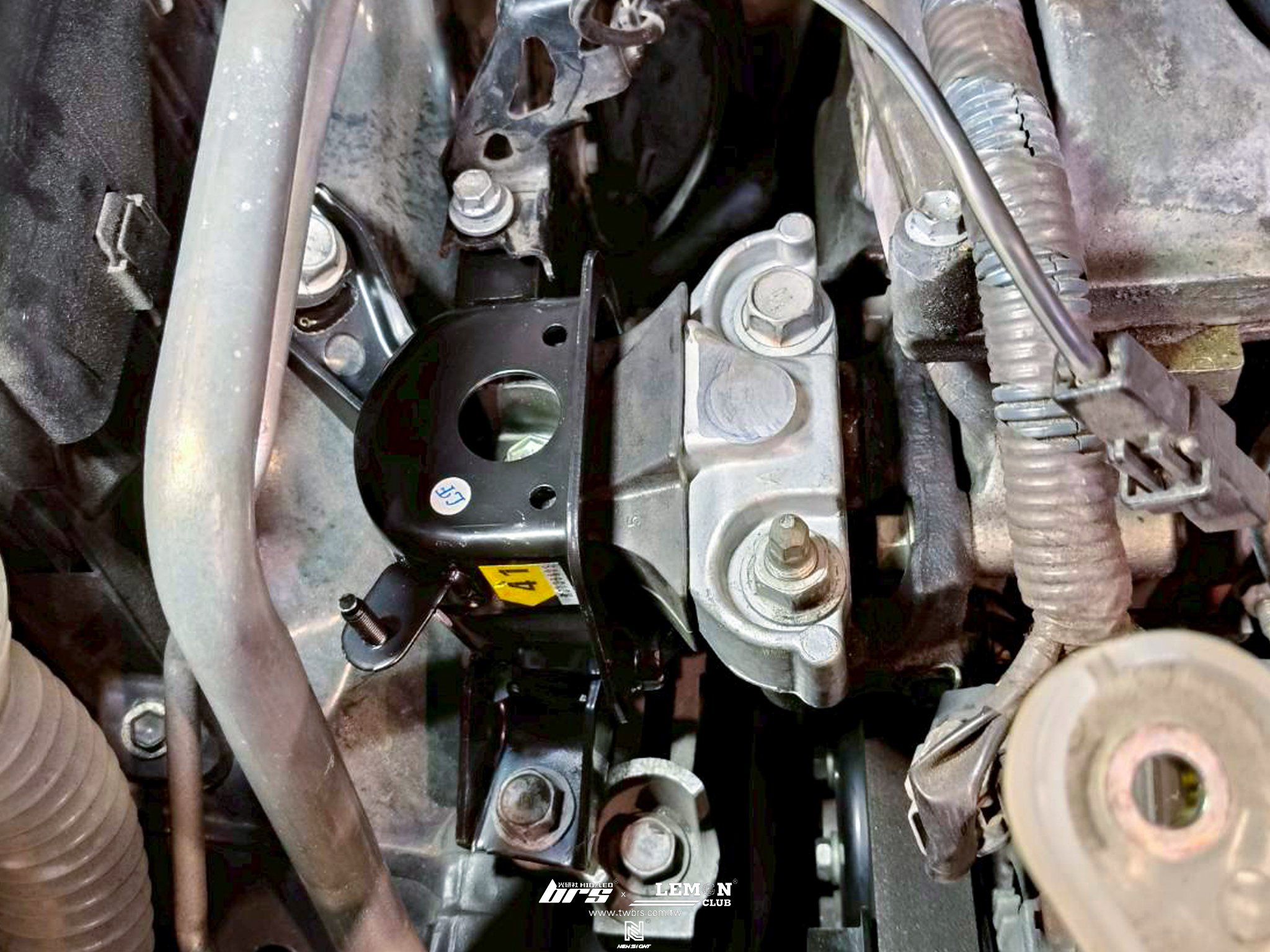 Toyota RAV4 安裝 引擎腳+KYB後避震器