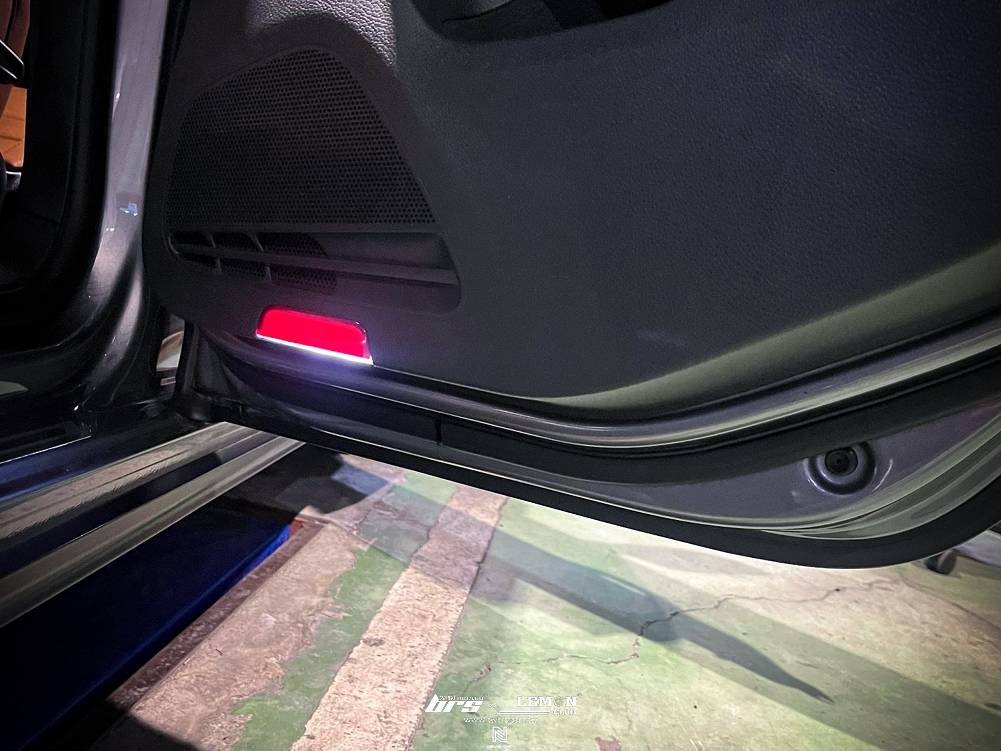 Volkswagen Golf 6 安裝 專用門邊燈