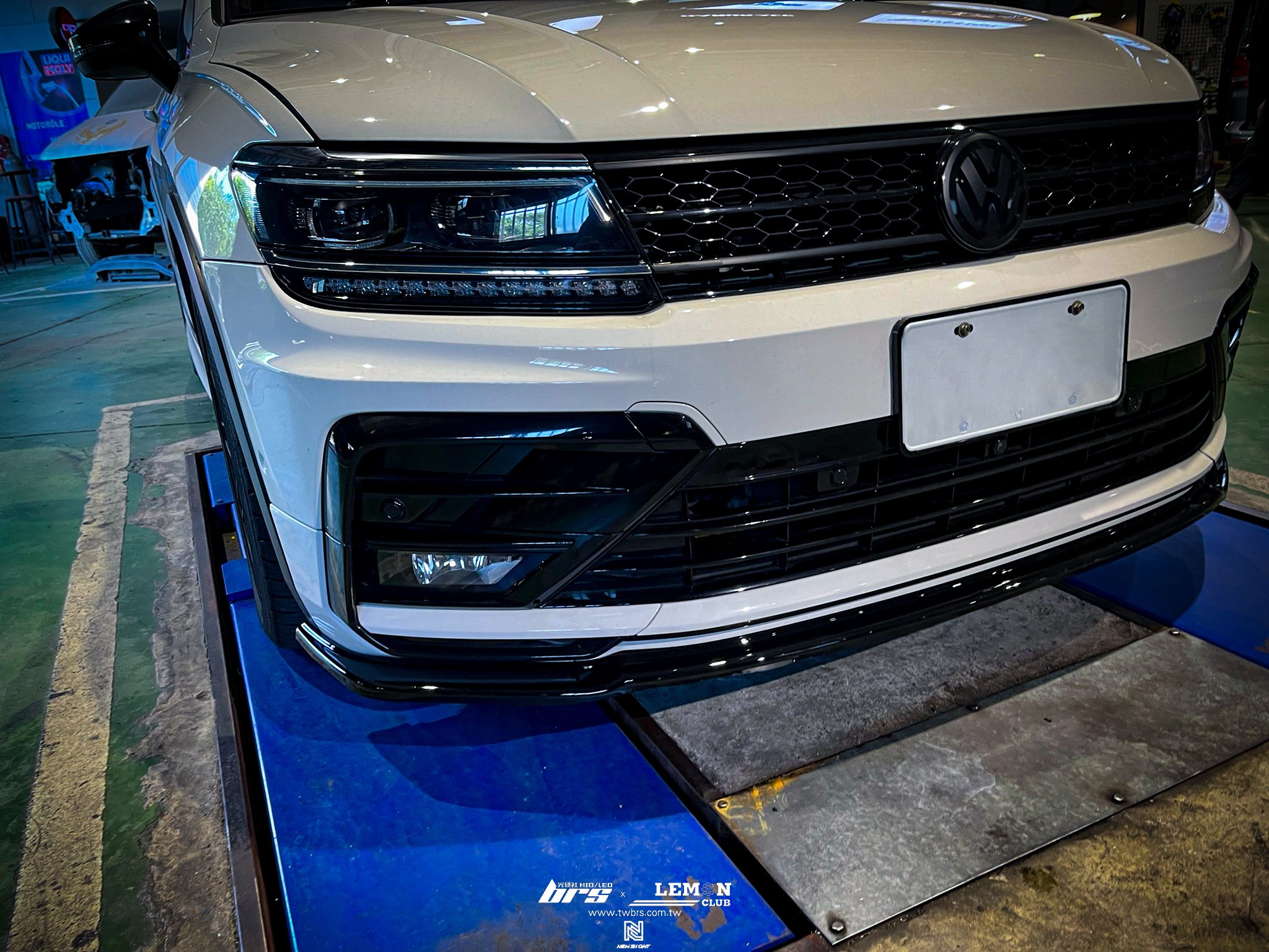 Volkswagen New Tiguan R-Line 安裝 類MAX前下巴+類MAX側裙