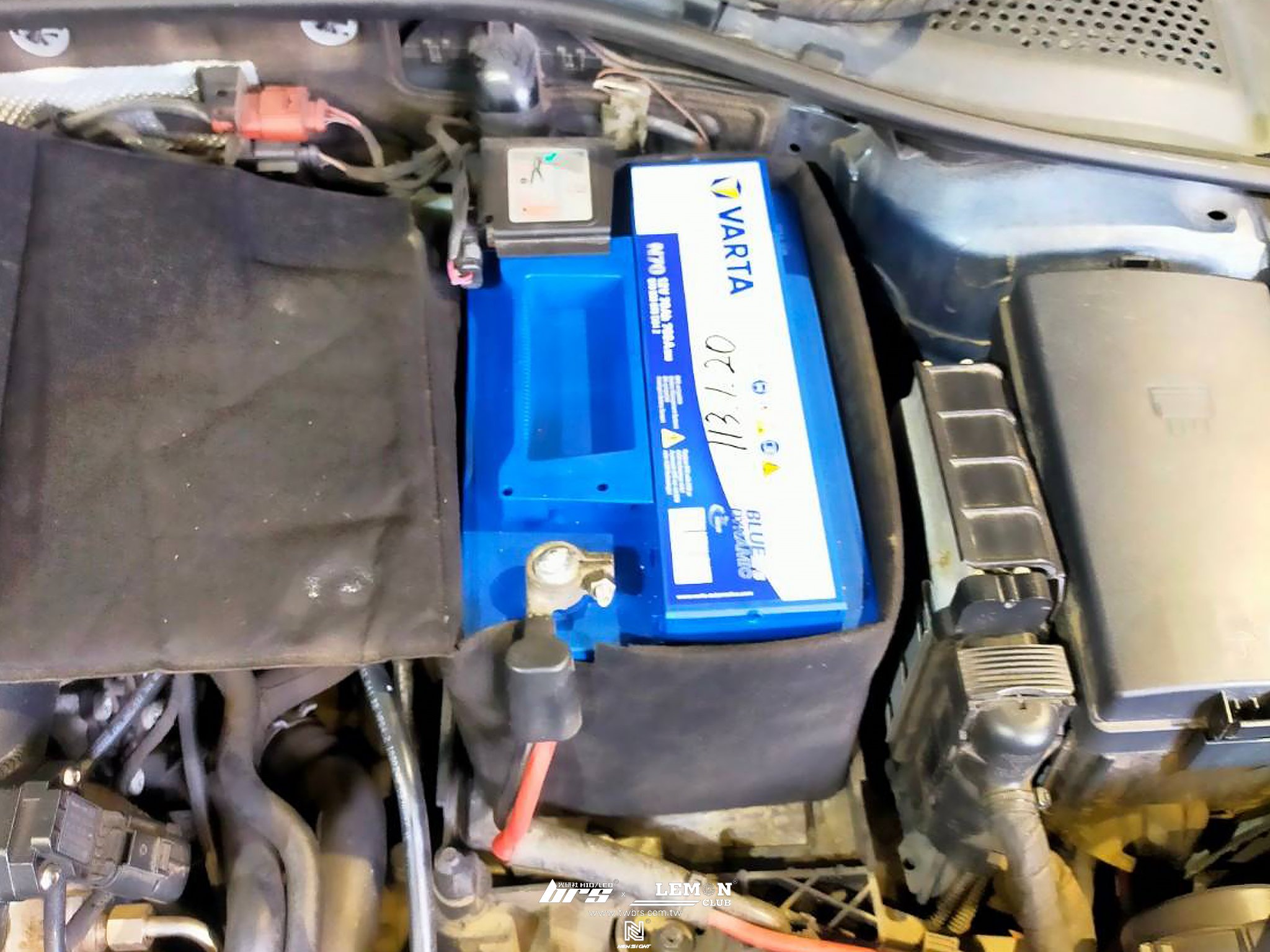 Volkswagen Golf 7 安裝 VARTA LN3 70AH電瓶更換
