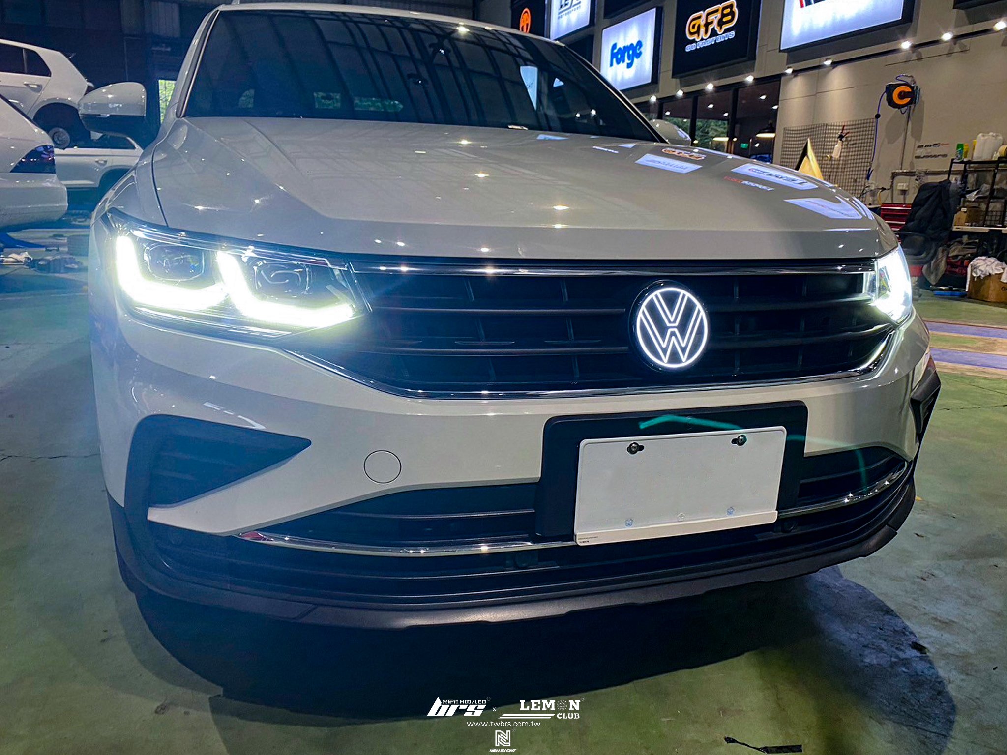 Volkswagen New Tiguan 安裝 發光廠徽