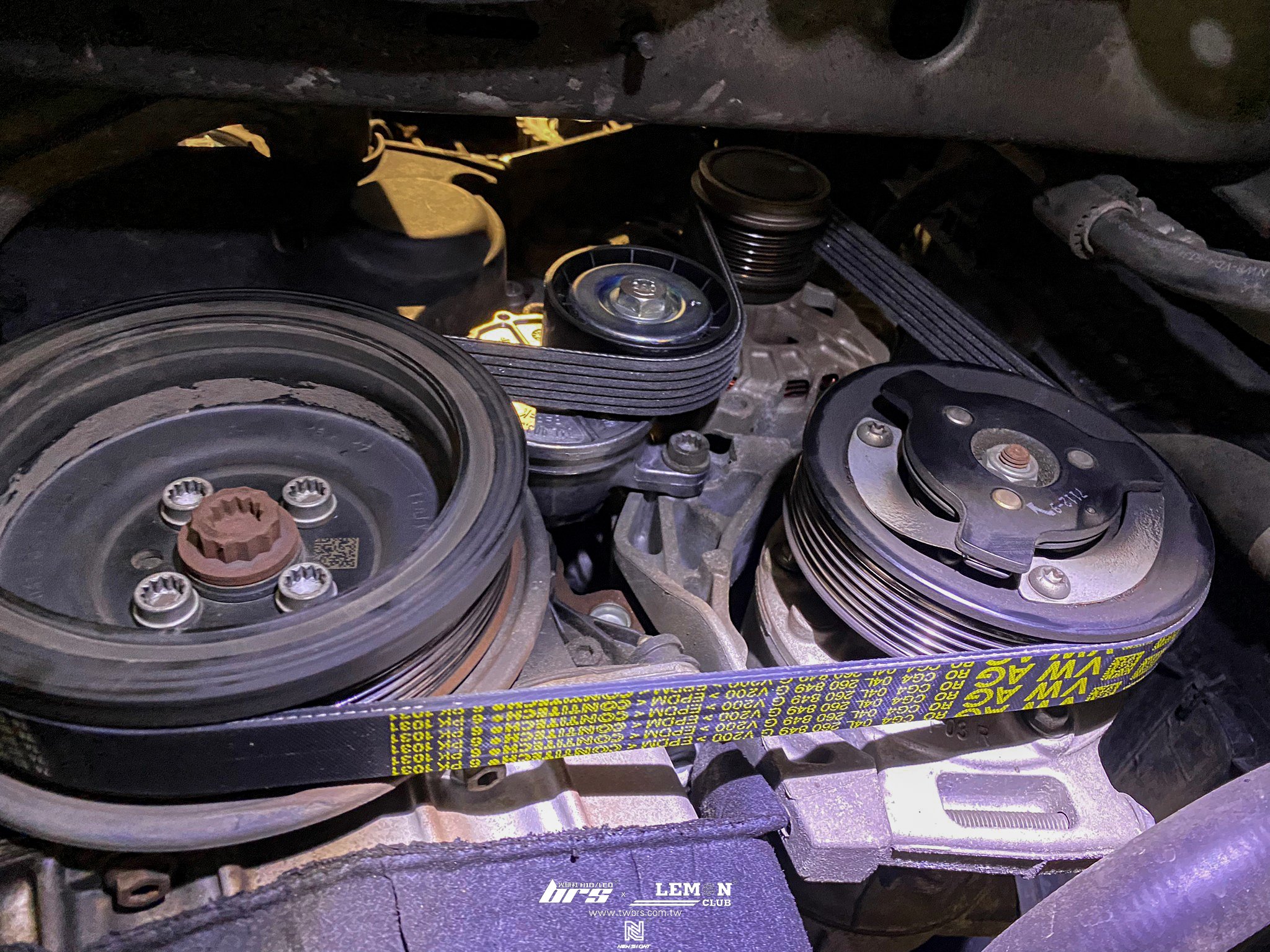 Volkswagen Touran 保養 原廠外皮帶+惰輪更換+正時皮帶組更換