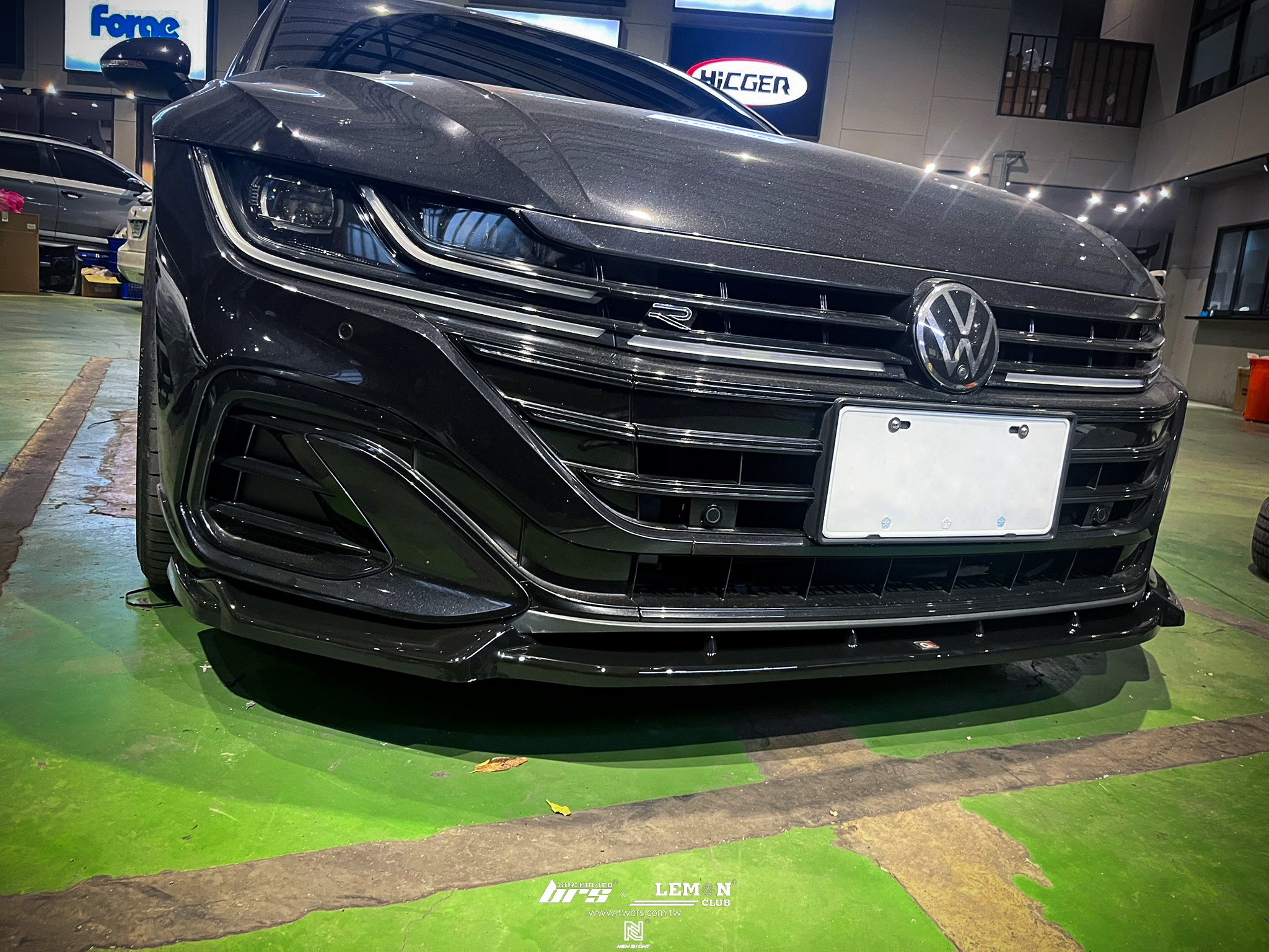 Volkswagen Arteon R-Line 安裝 類MAX前下巴