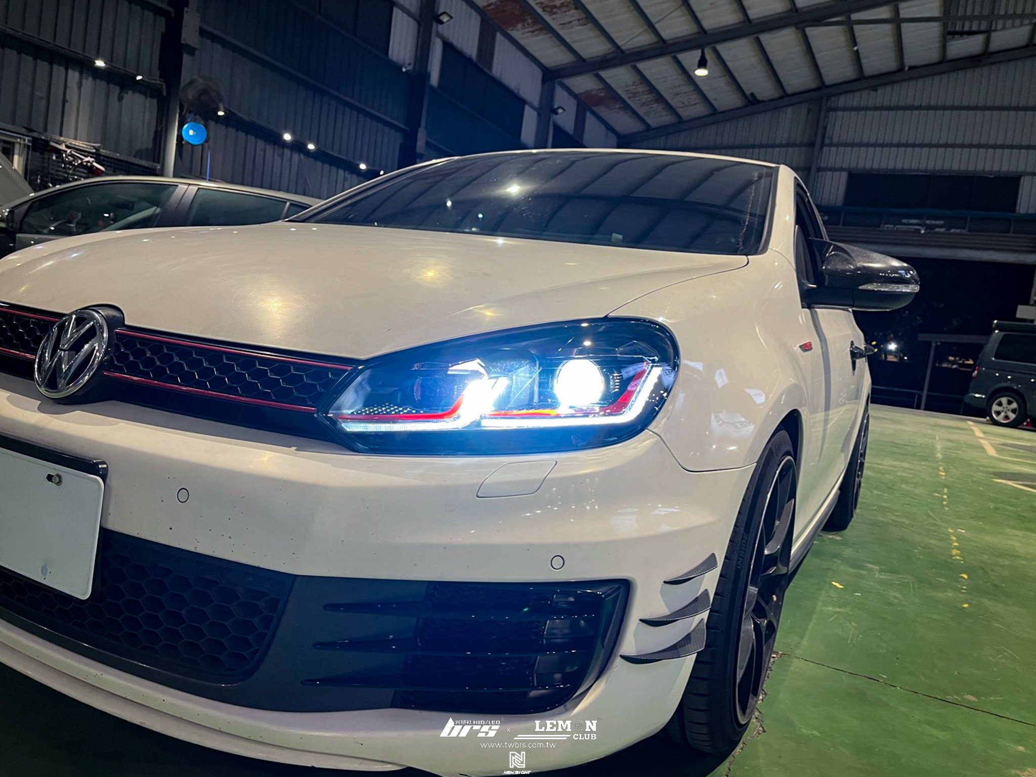 Volkswagen Golf 6 GTI 安裝 6改7.5式樣紅線魚眼大燈總成+H7 6500K 高階款LED