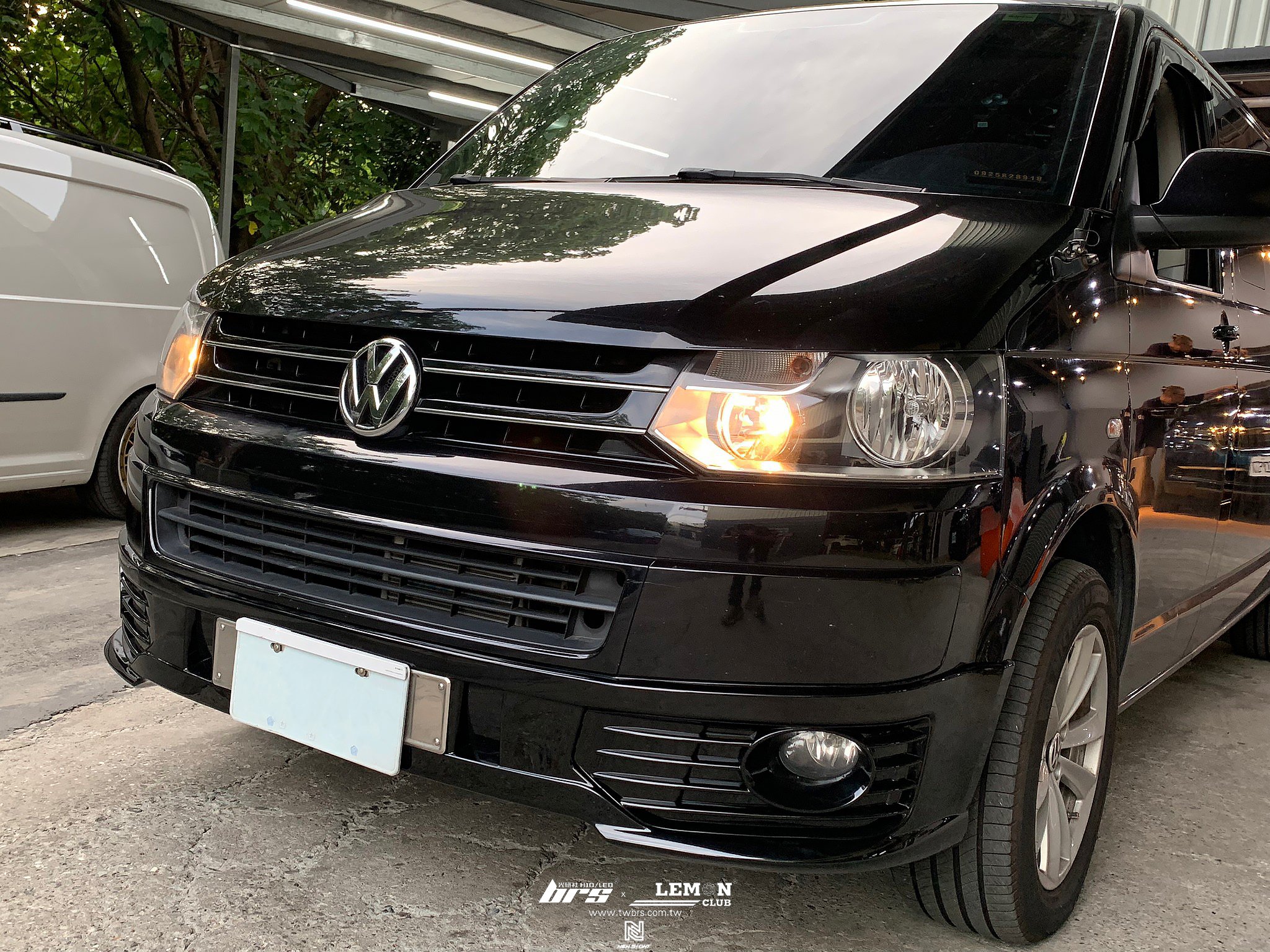 Volkswagen T5 安裝 後期 Sport Line 前中包
