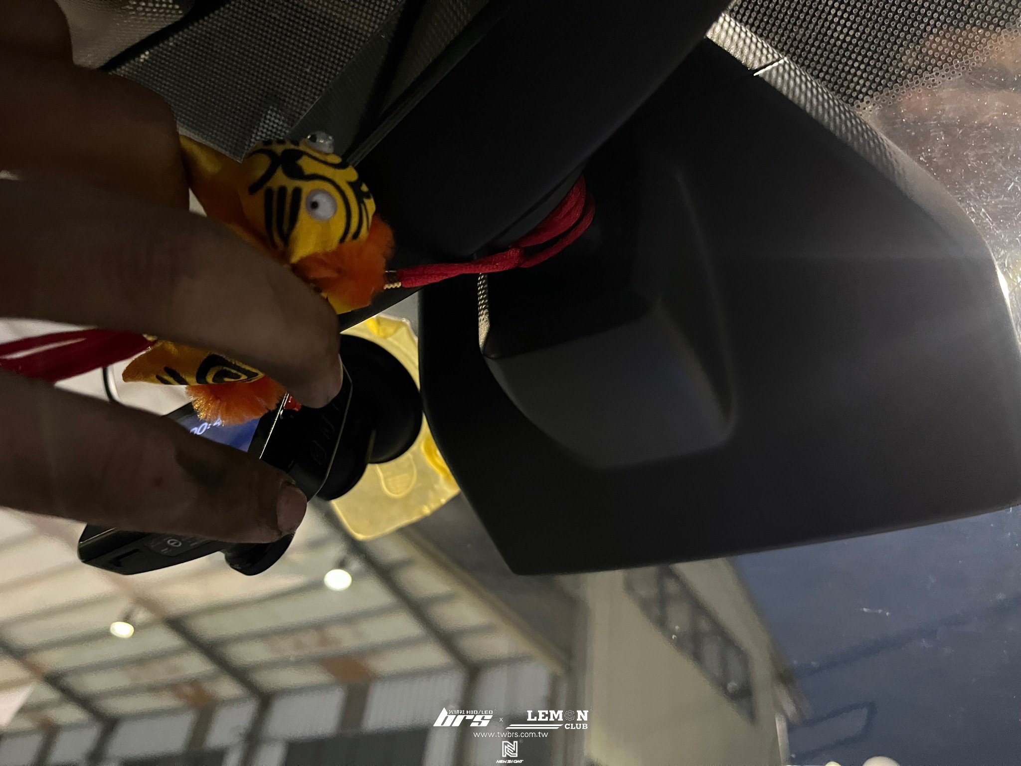 Volkswagen New Tiguan 安裝 免換玻璃車道保持套件