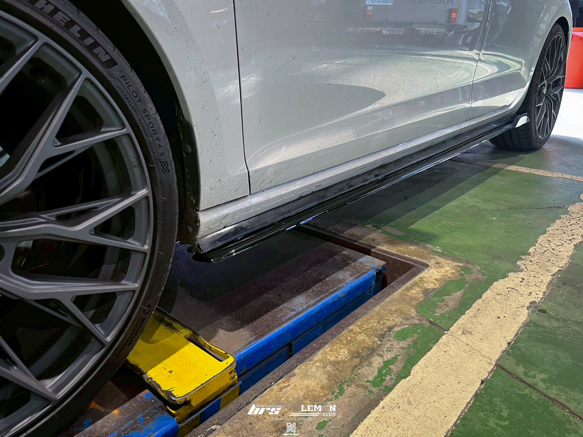 Volkswagen Golf 7.5 GTI 安裝 類MAX側裙