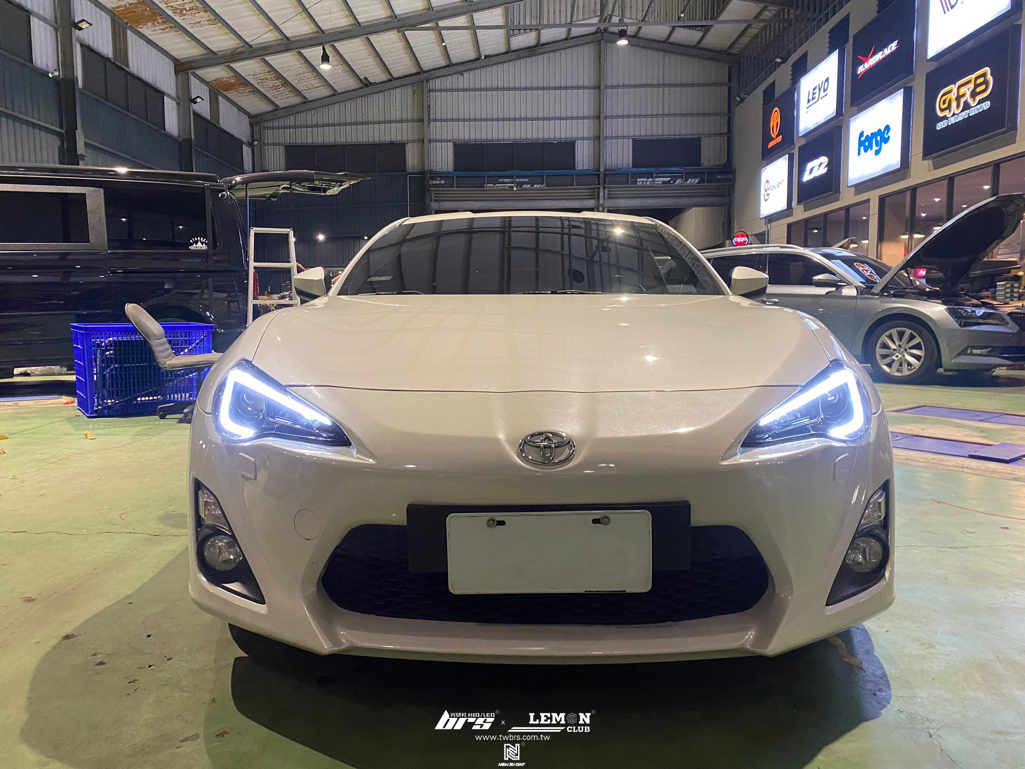 Toyota 86 安裝 魚眼大燈總成+LED尾燈