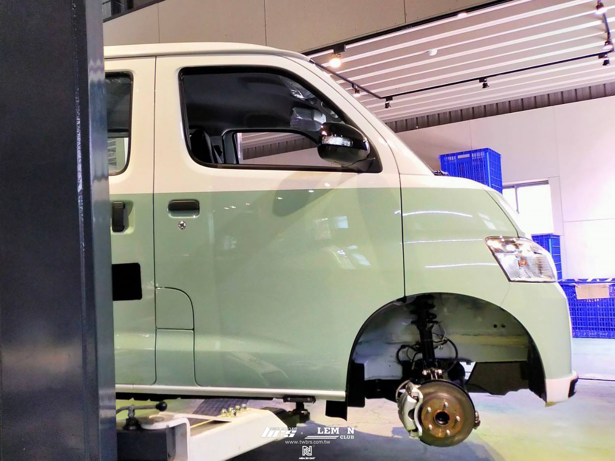 Toyota Town Ace 安裝 D2避震器+HARDRACE 後側第五連桿