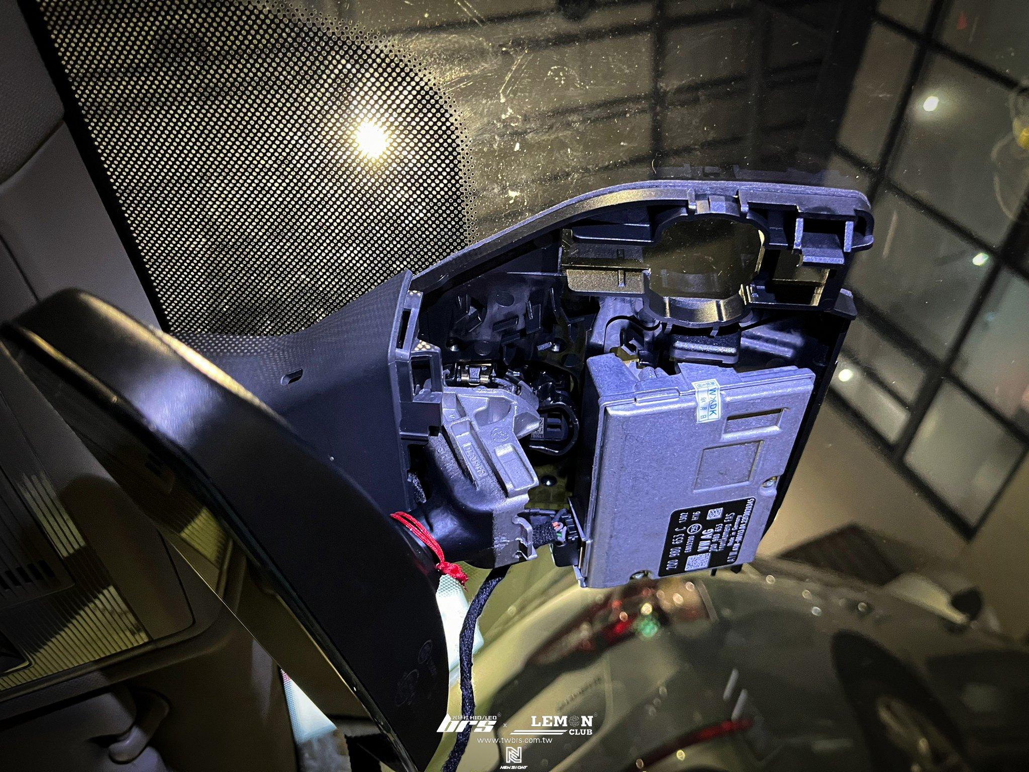 Volkswagen New Tiguan 安裝 免換玻璃車道保持套件