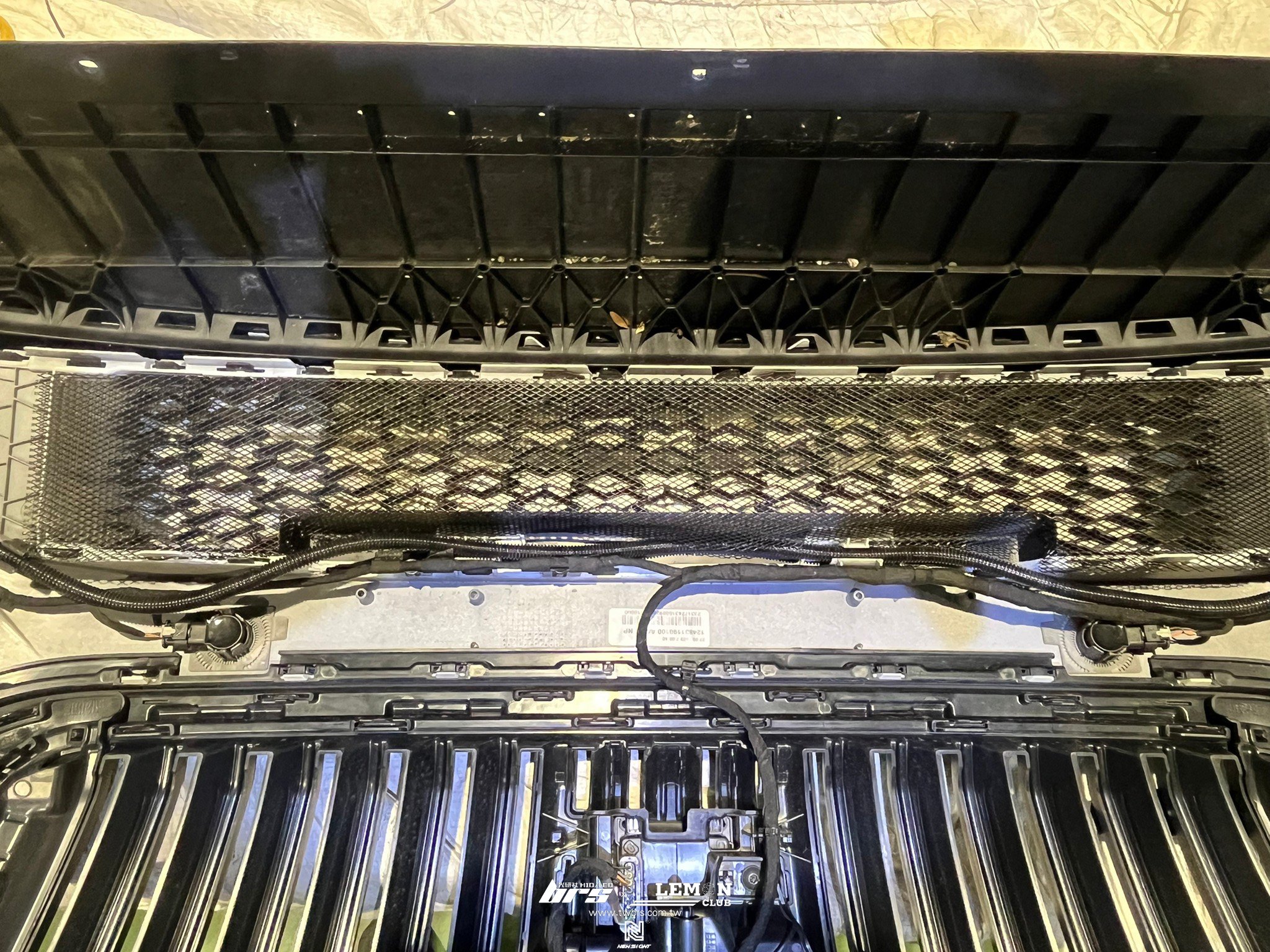 Skoda Octavia MK4 安裝 保桿防跳石網