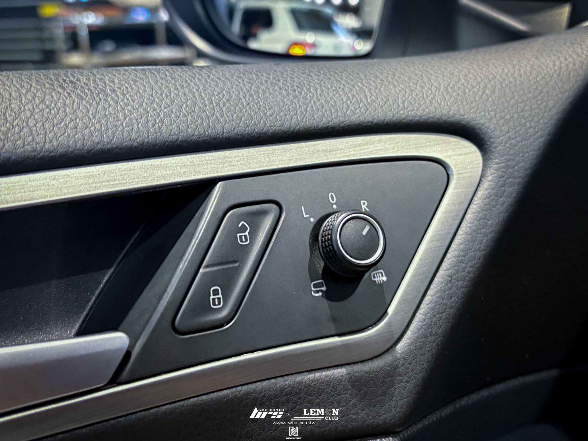 Volkswagen Golf 7 安裝 原廠電折後視鏡+投射式門邊燈(R標)