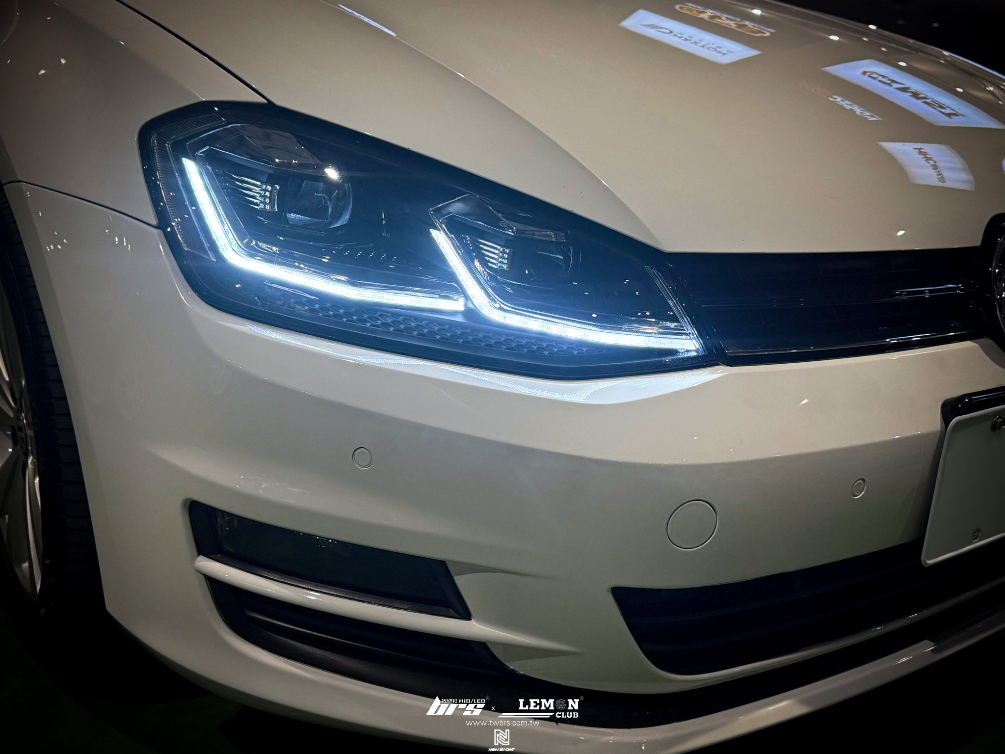 Volkswagen Golf 7 安裝 7改7.5銀線魚眼大燈總成+大燈35W 6500K HID