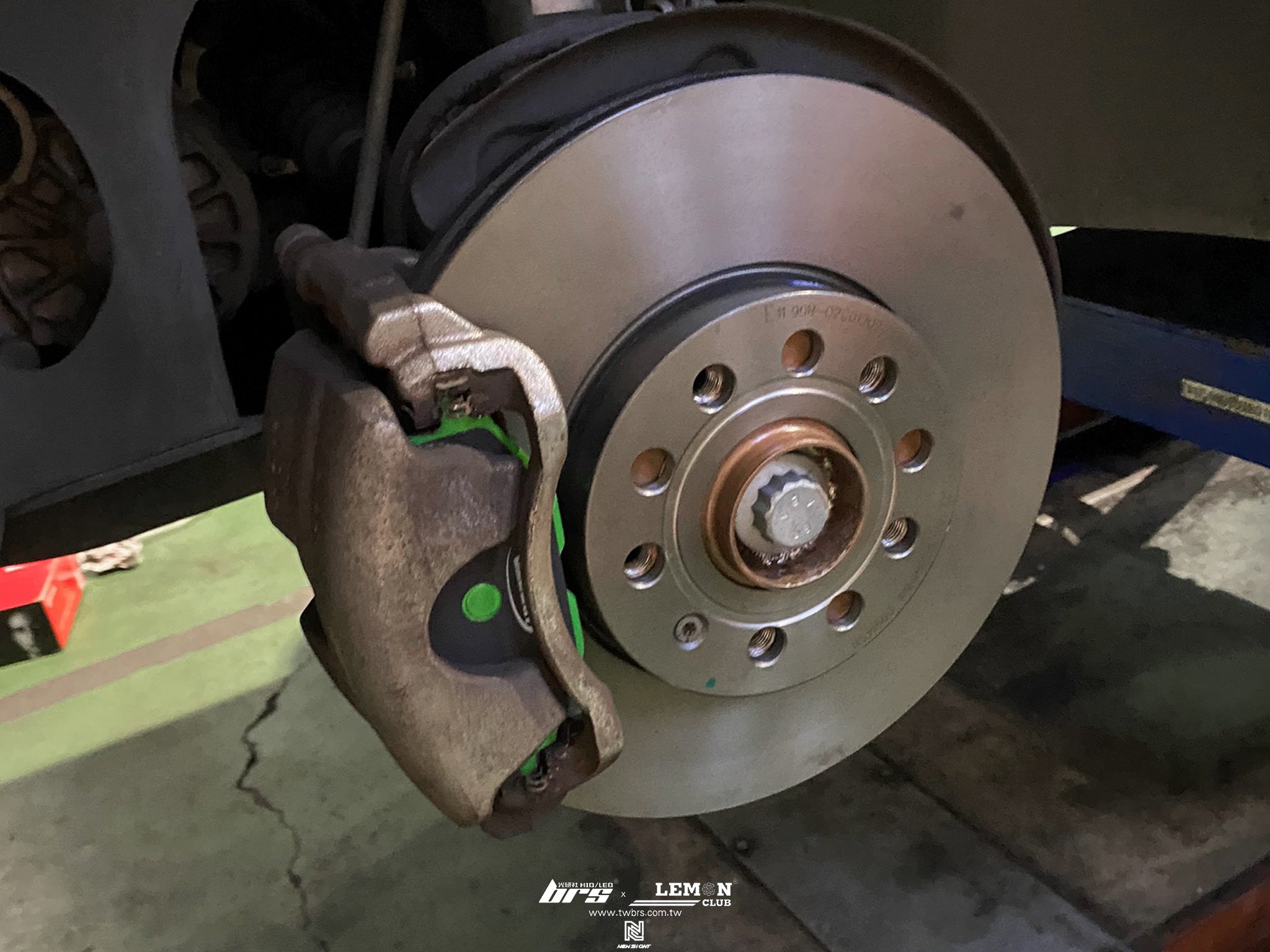 Volkswagen Golf 8 安裝 前Brembo平盤+HiCGER S55 前來令片+類MAX前下巴