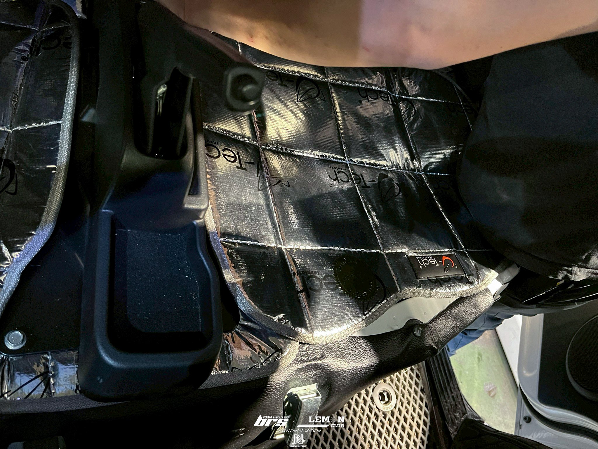 Toyota Town Ace 安裝 引擎室隔熱墊+怠速熄火啟停自動關閉器