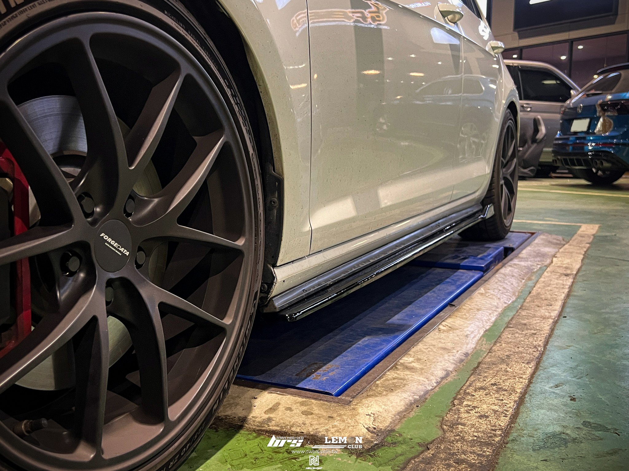 Volkswagen Golf 7 安裝 類MAX側裙