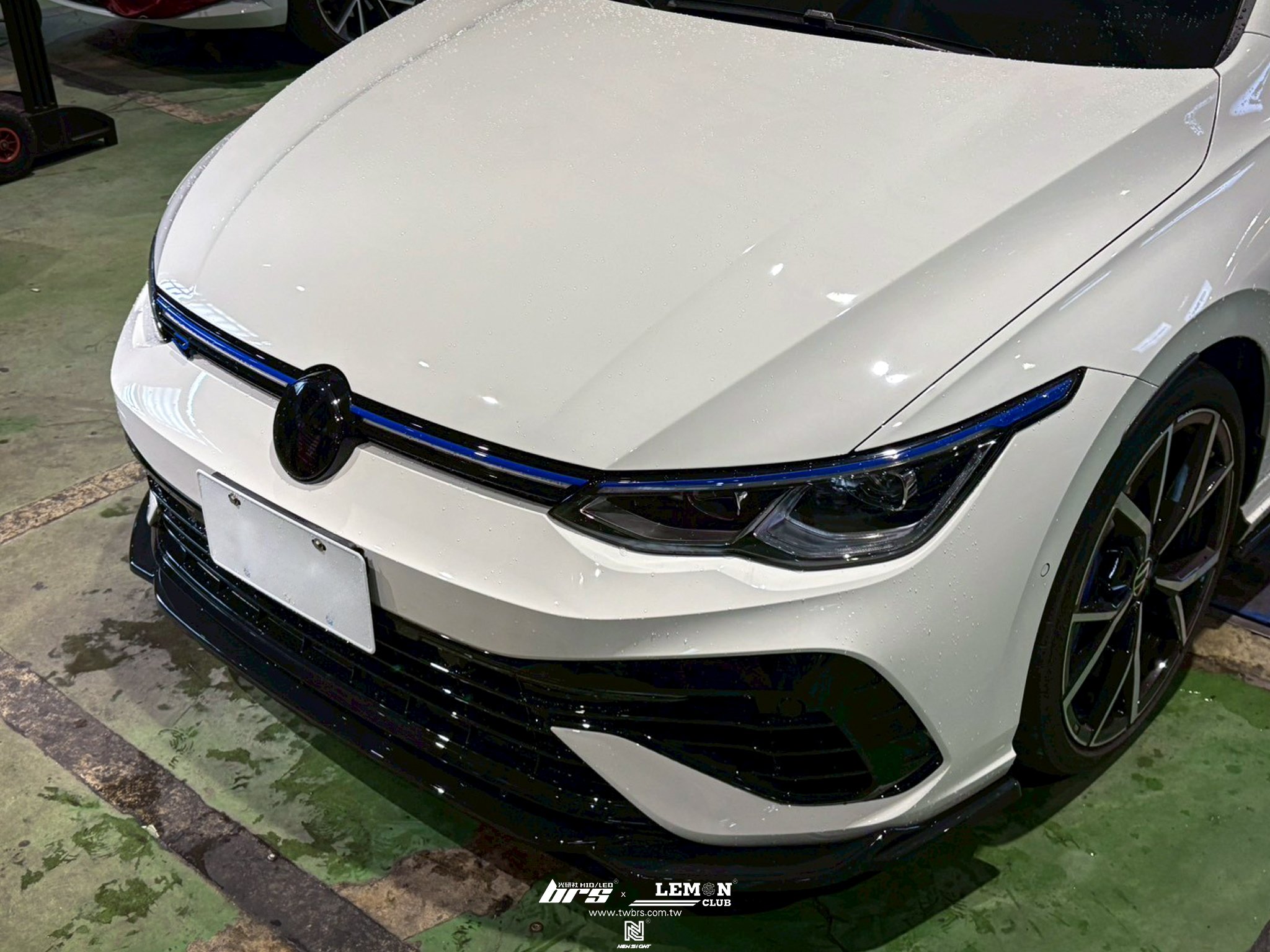 Volkswagen Golf 8 R 安裝 類MAX前下巴-V4