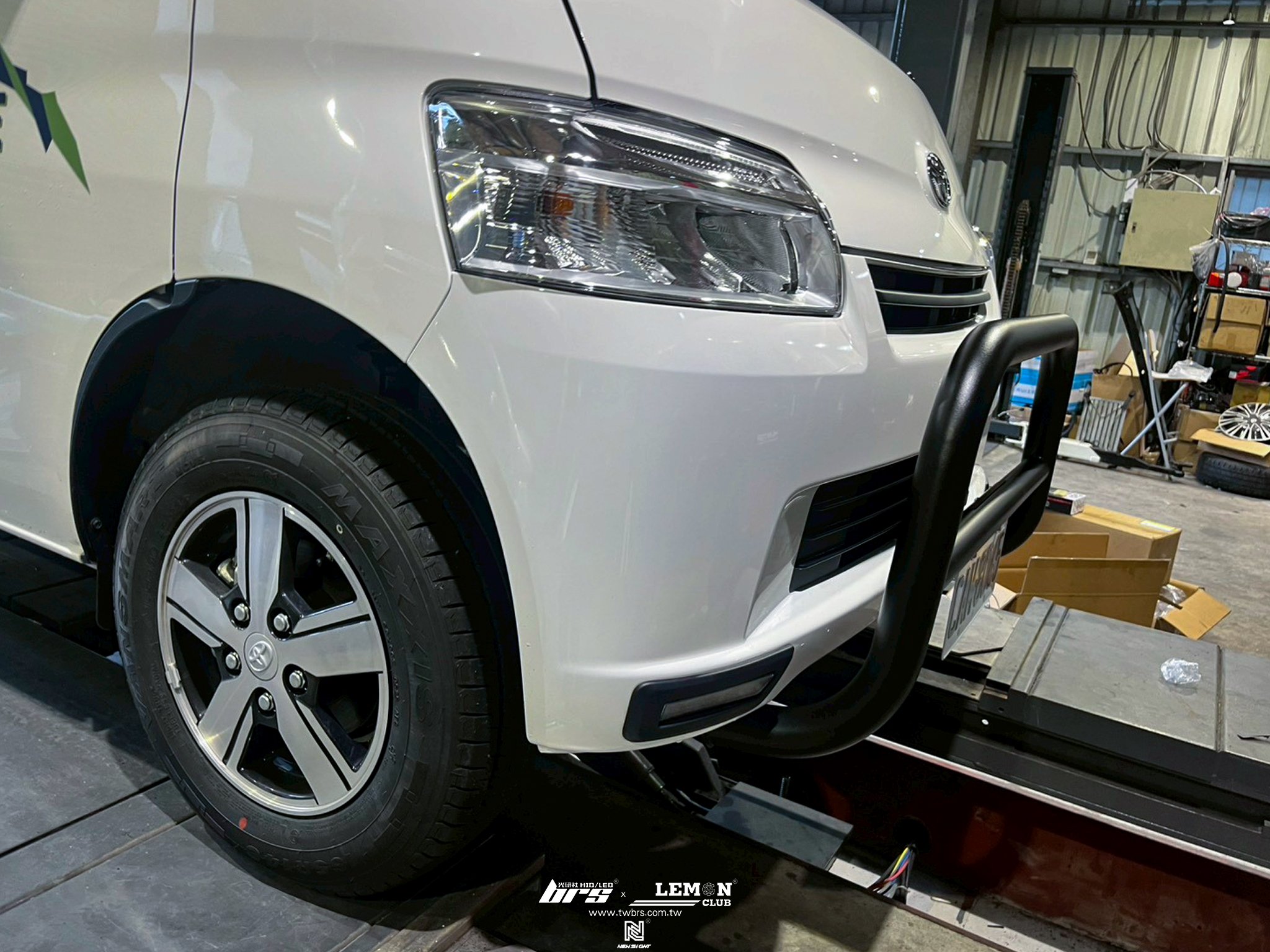 Toyota Town Ace 安裝 前保桿防撞桿+後保桿防撞桿