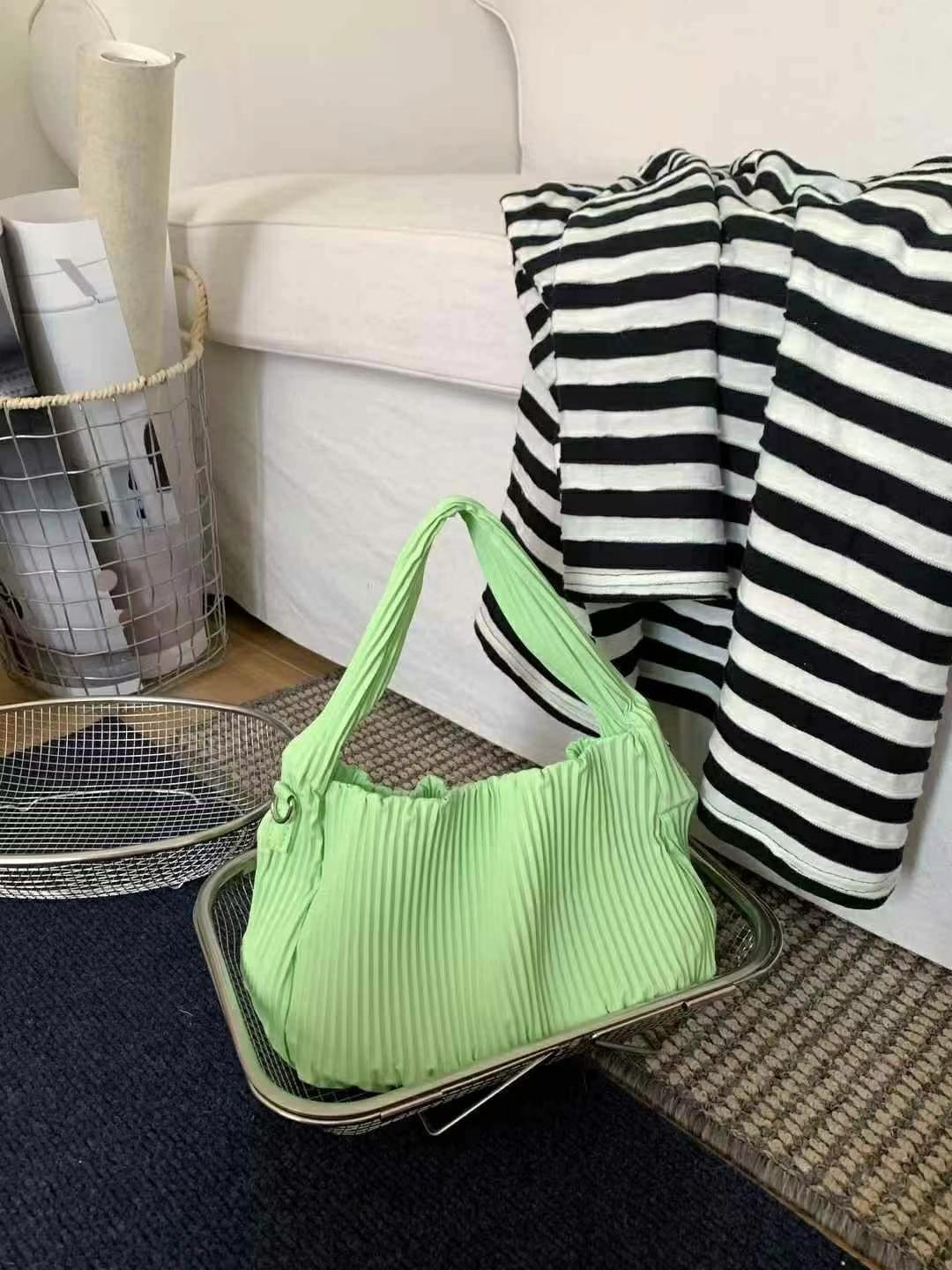 韓國TRO 高級感少見超輕百褶肩背側背包