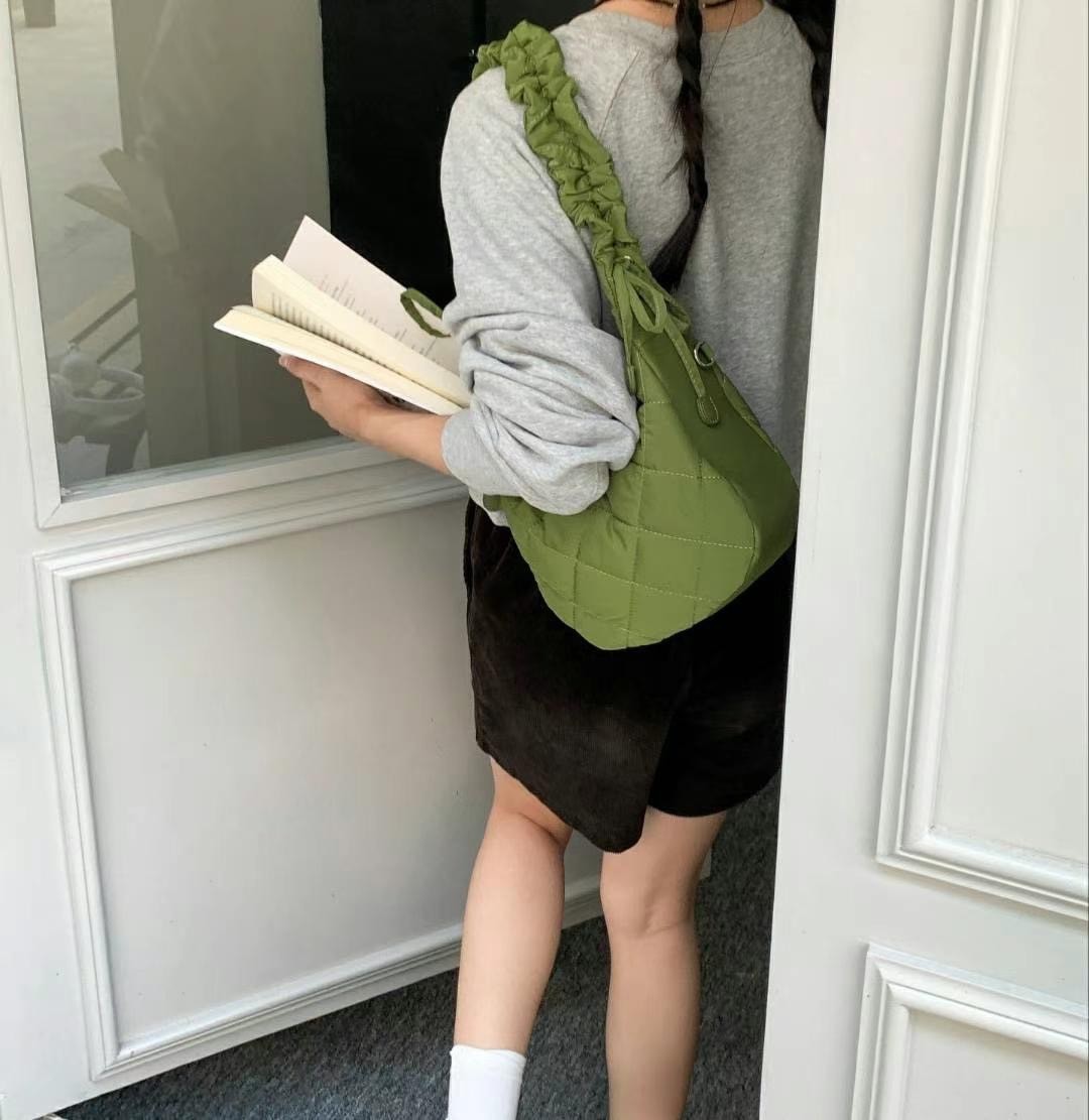 韓國TRO 人氣款雲耳枕壓綁繩肩背包