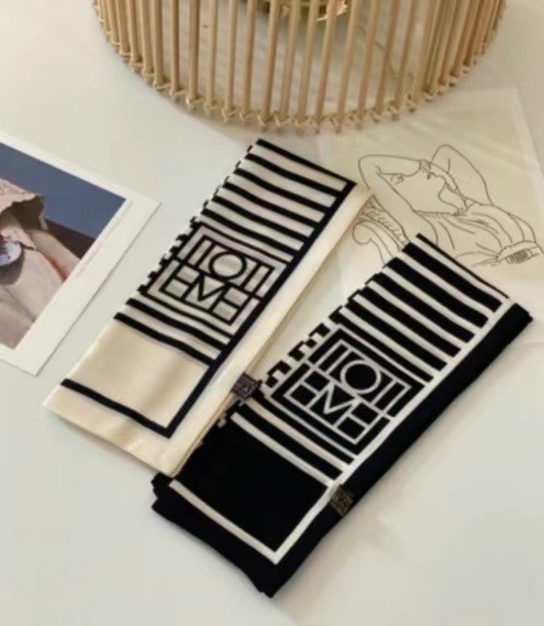 正韓百搭幾何絲巾(現貨)