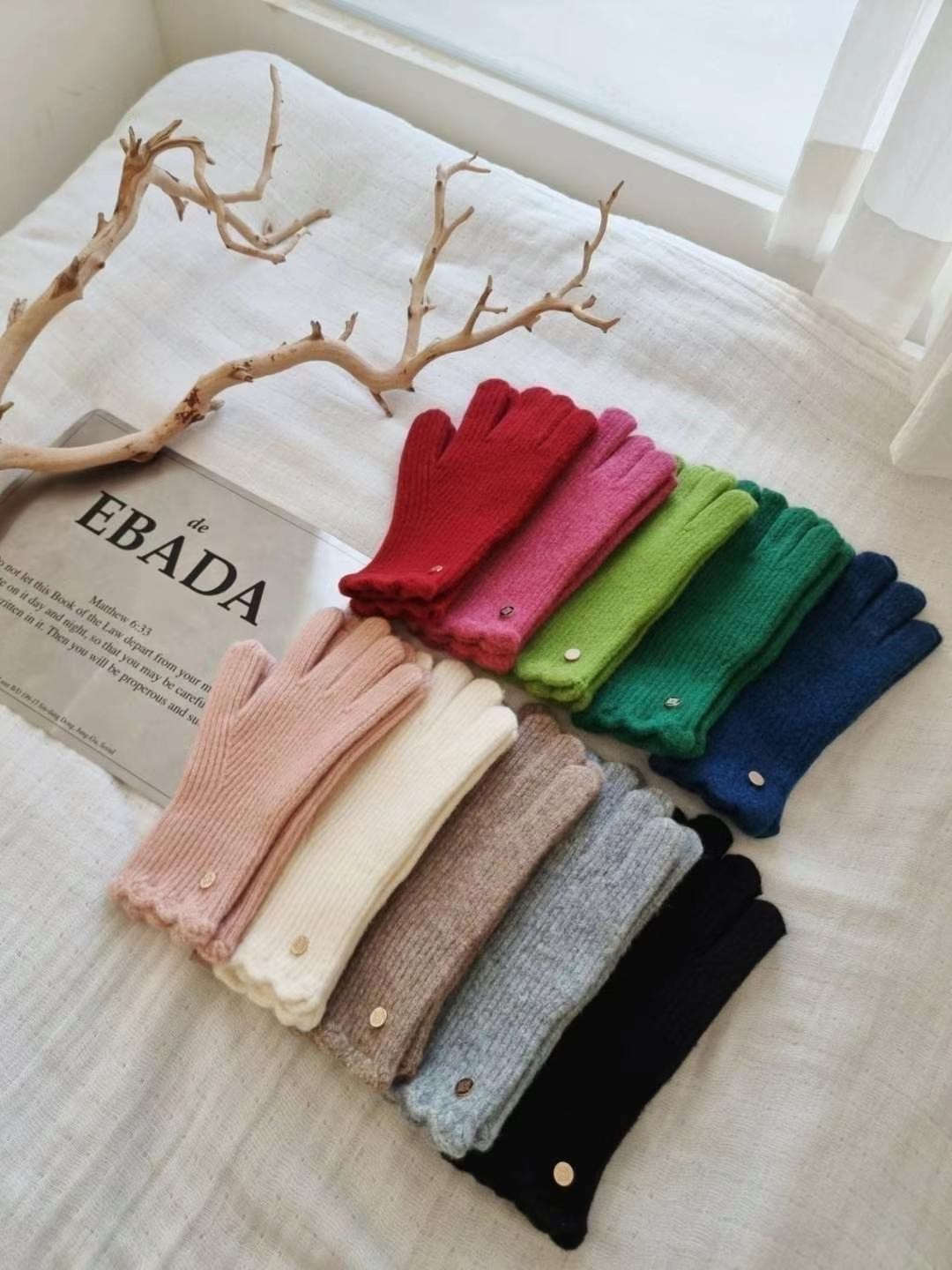 正韓花邊金釦單色手套 現貨(羊毛+纖維)