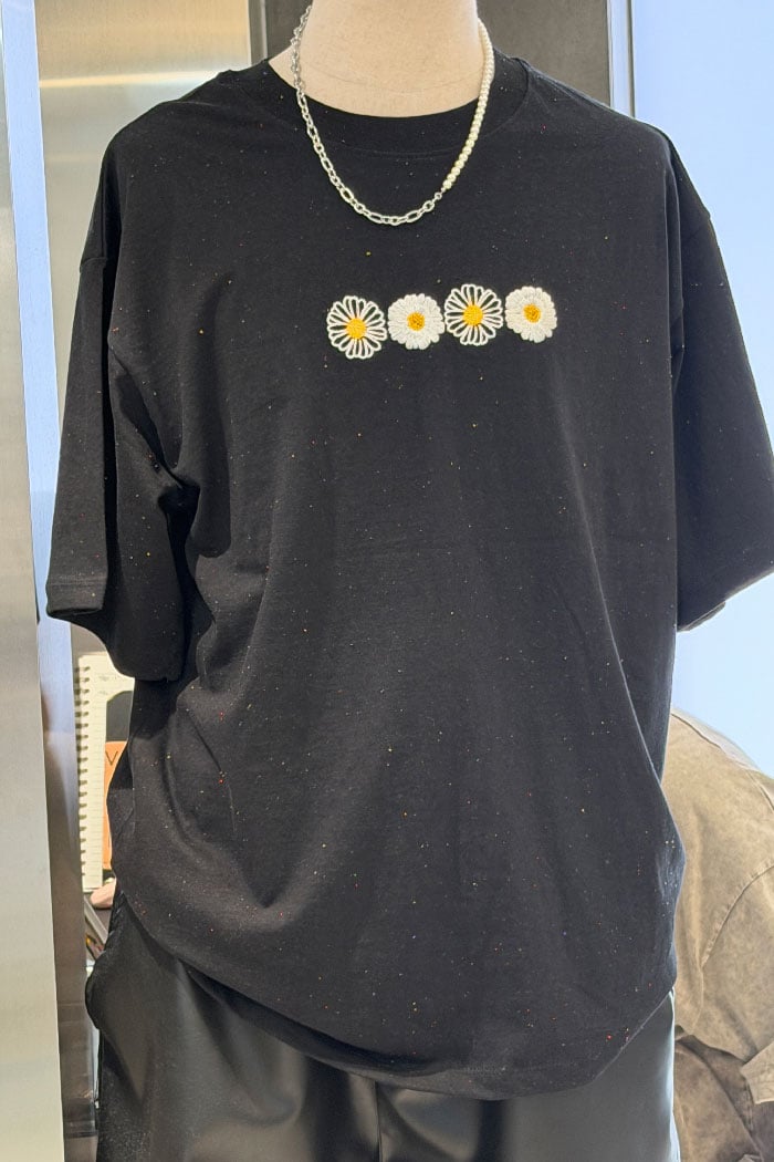【 Giusto 】雛菊刺繡短袖上衣