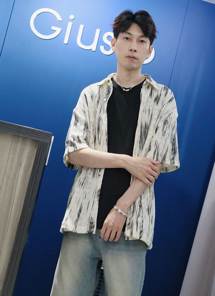 【 Giusto 】羽毛印圖渲染針織短袖襯衫